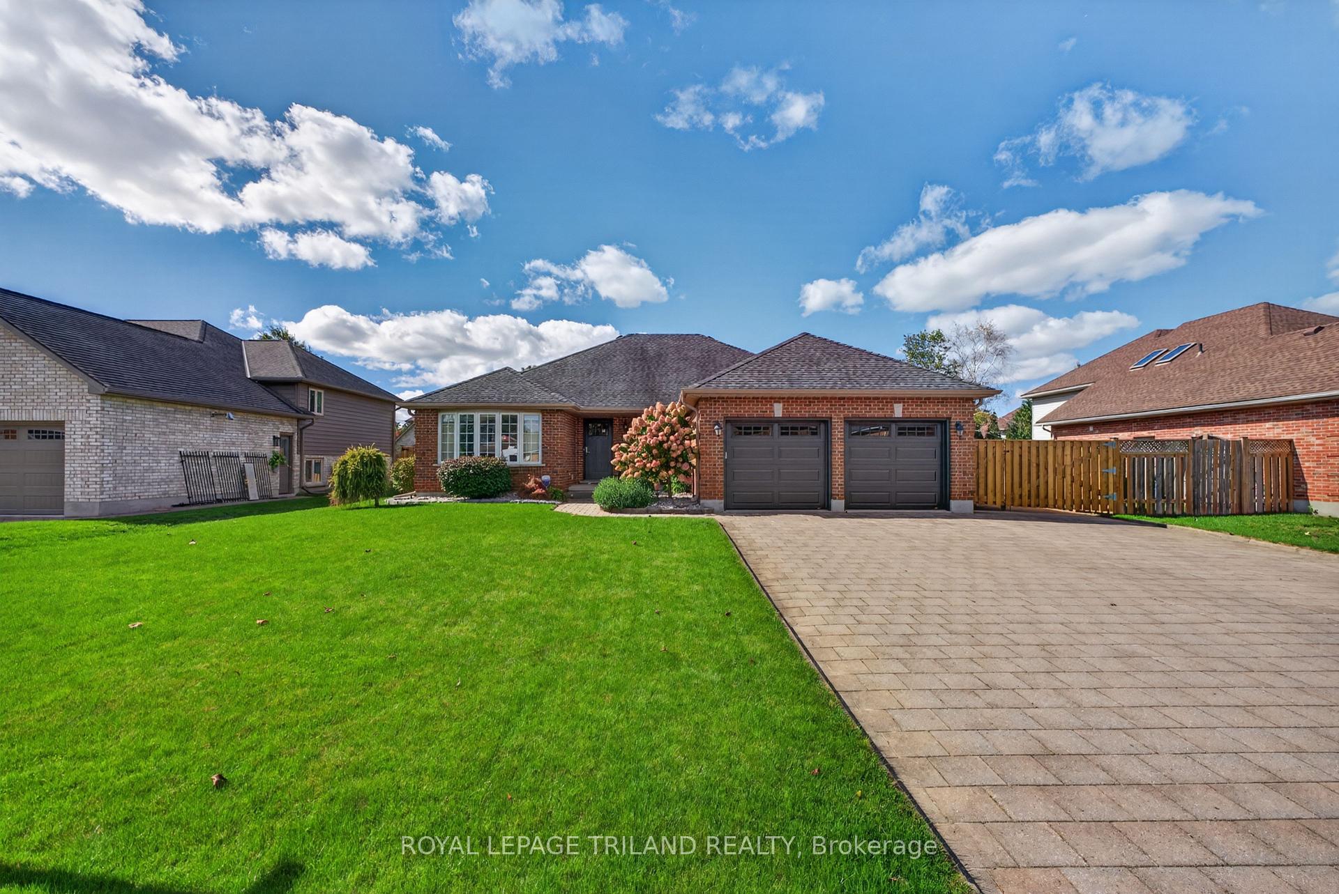 Photo 3 of 45 Parkview Drive, Thames Centre, Dorchester — HOMEH