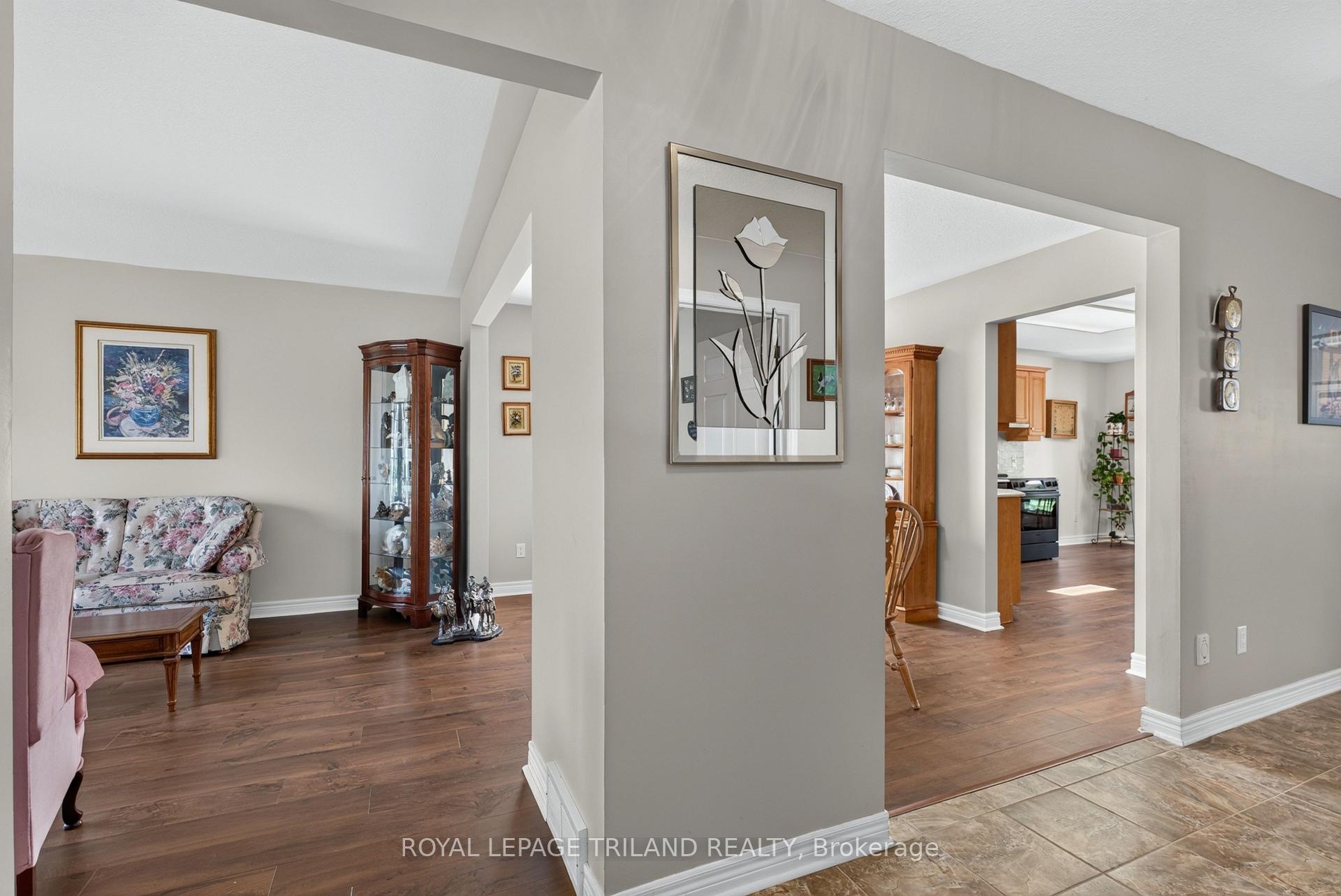 Photo 6 of 45 Parkview Drive, Thames Centre, Dorchester — HOMEH