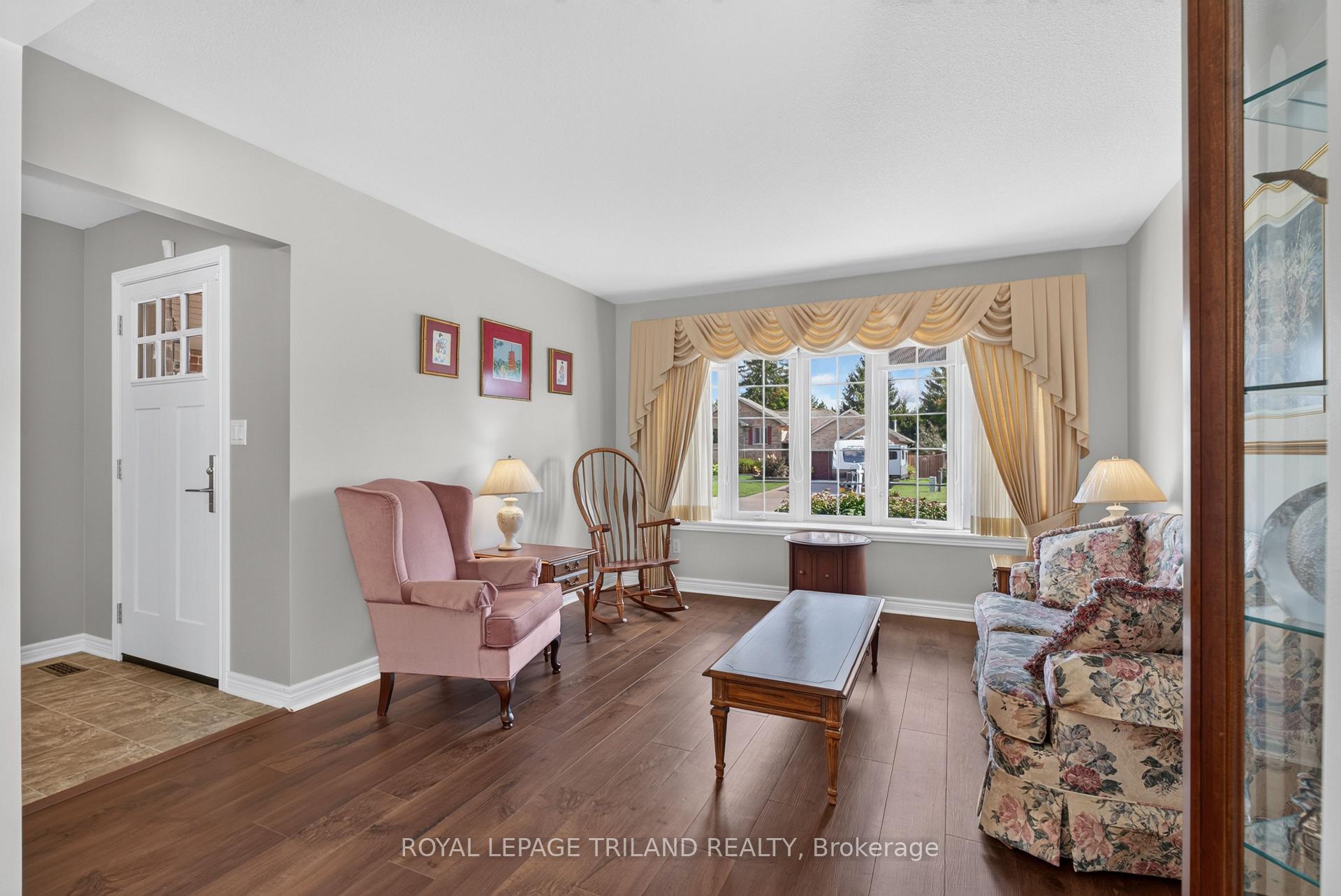 Photo 10 of 45 Parkview Drive, Thames Centre, Dorchester — HOMEH