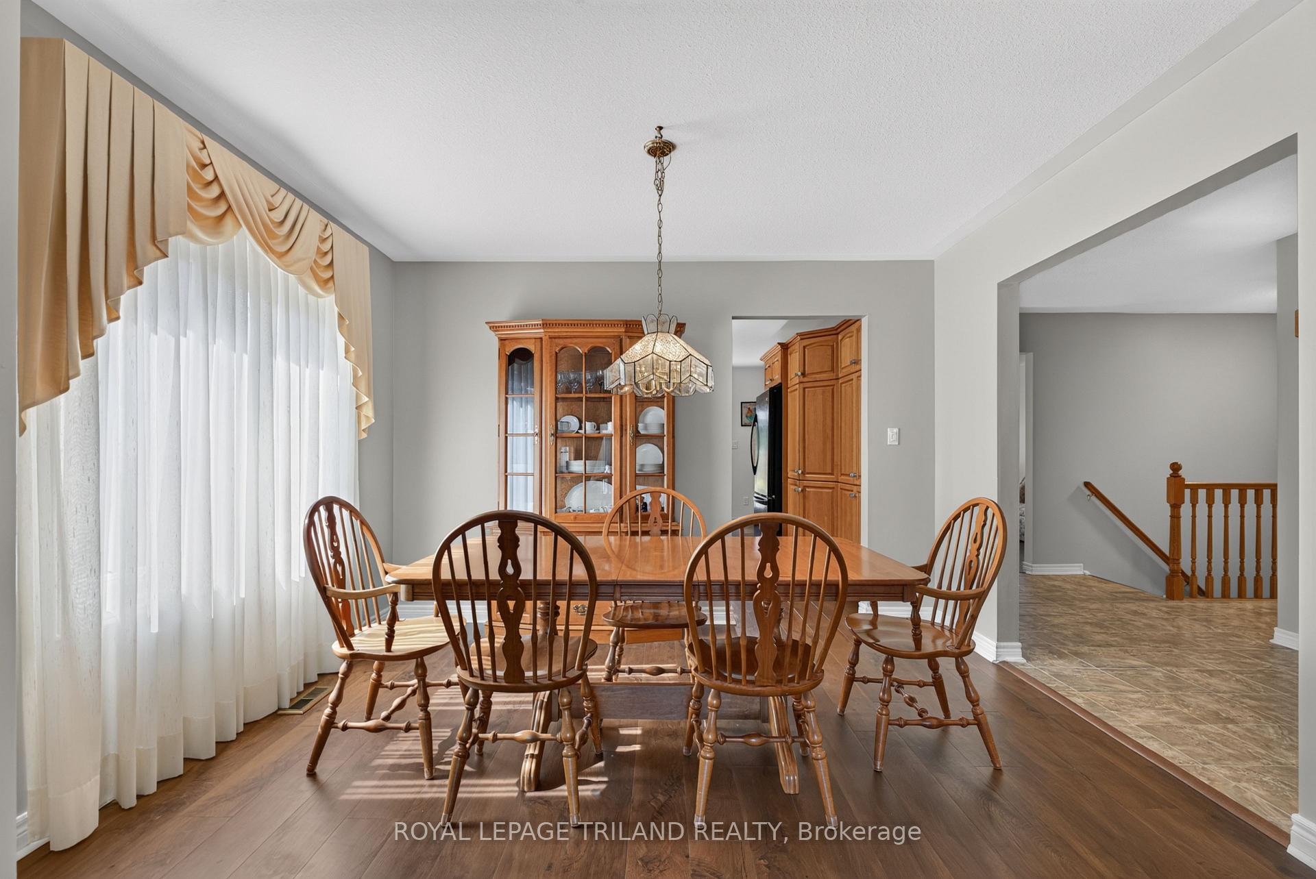 Photo 12 of 45 Parkview Drive, Thames Centre, Dorchester — HOMEH