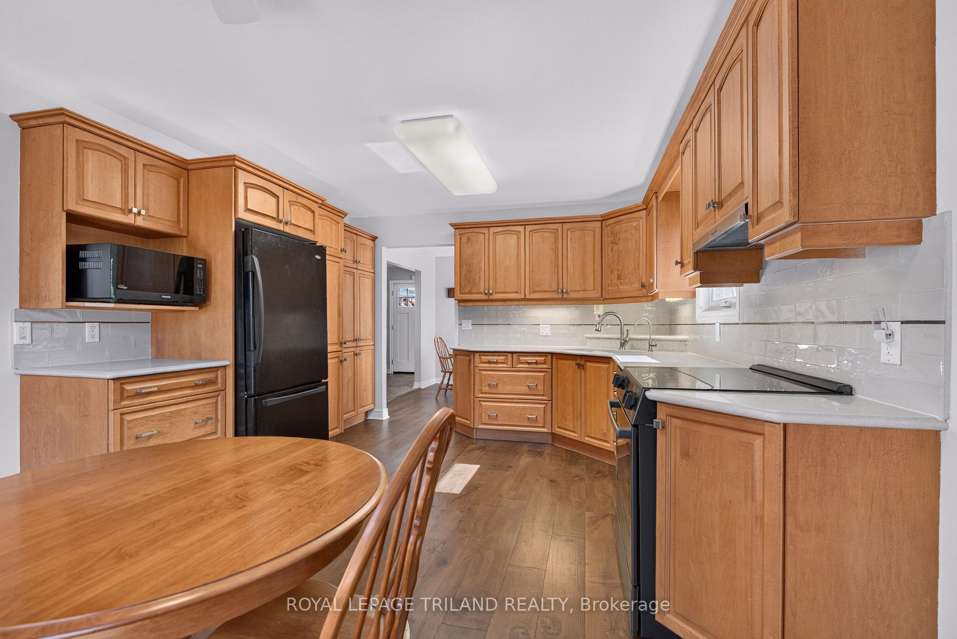 Photo 14 of 45 Parkview Drive, Thames Centre, Dorchester — HOMEH