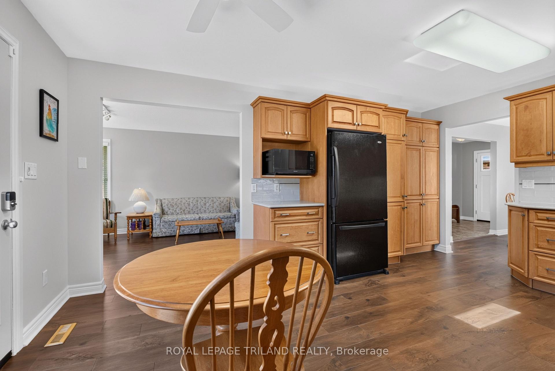 Photo 16 of 45 Parkview Drive, Thames Centre, Dorchester — HOMEH