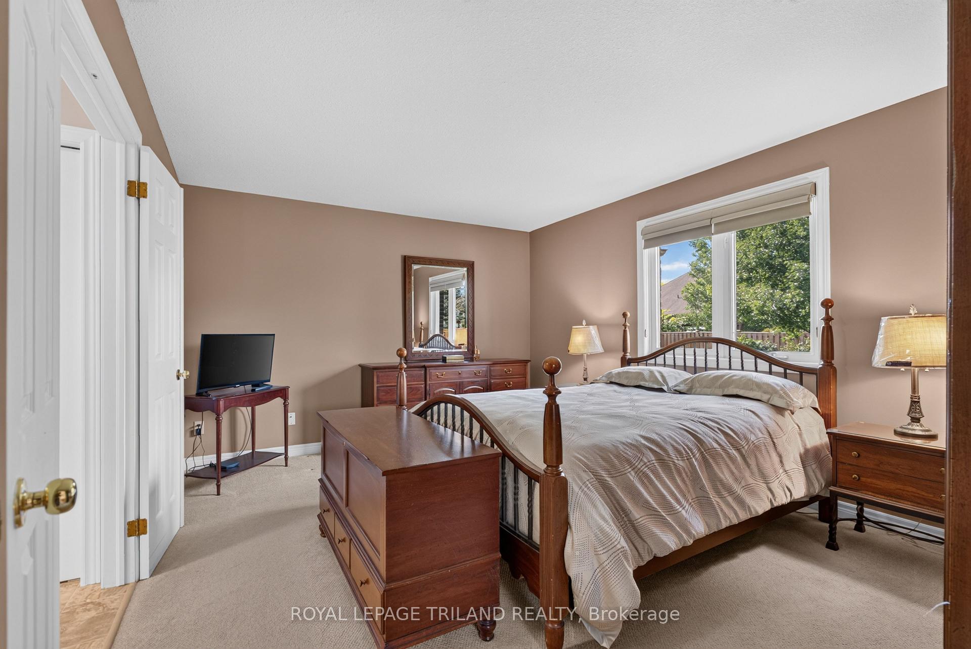 Photo 20 of 45 Parkview Drive, Thames Centre, Dorchester — HOMEH