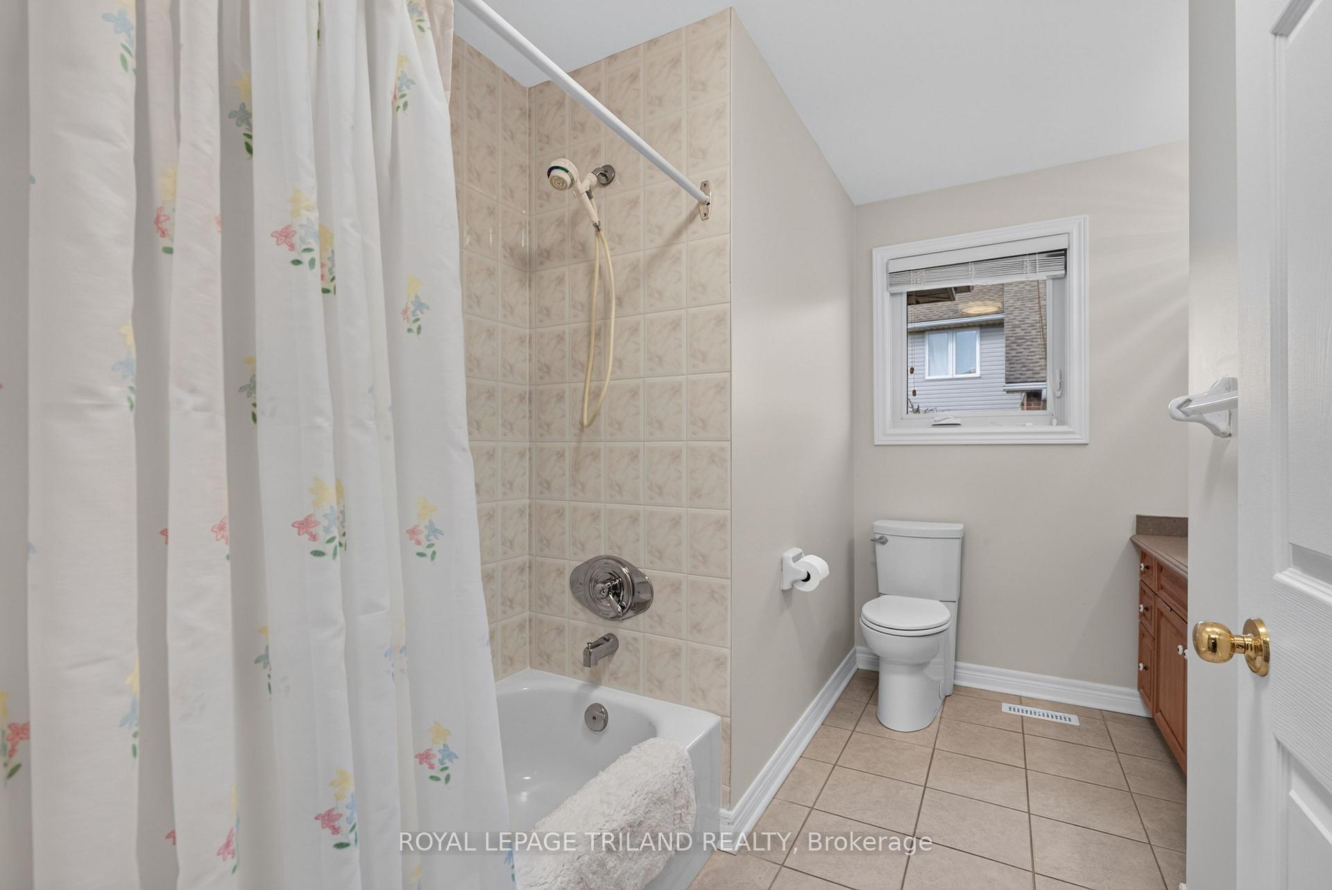 Photo 23 of 45 Parkview Drive, Thames Centre, Dorchester — HOMEH