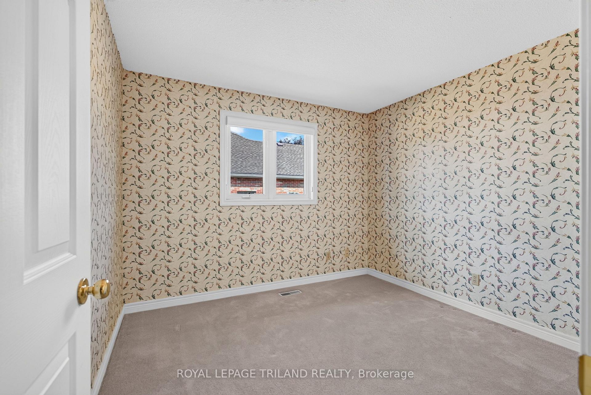 Photo 25 of 45 Parkview Drive, Thames Centre, Dorchester — HOMEH