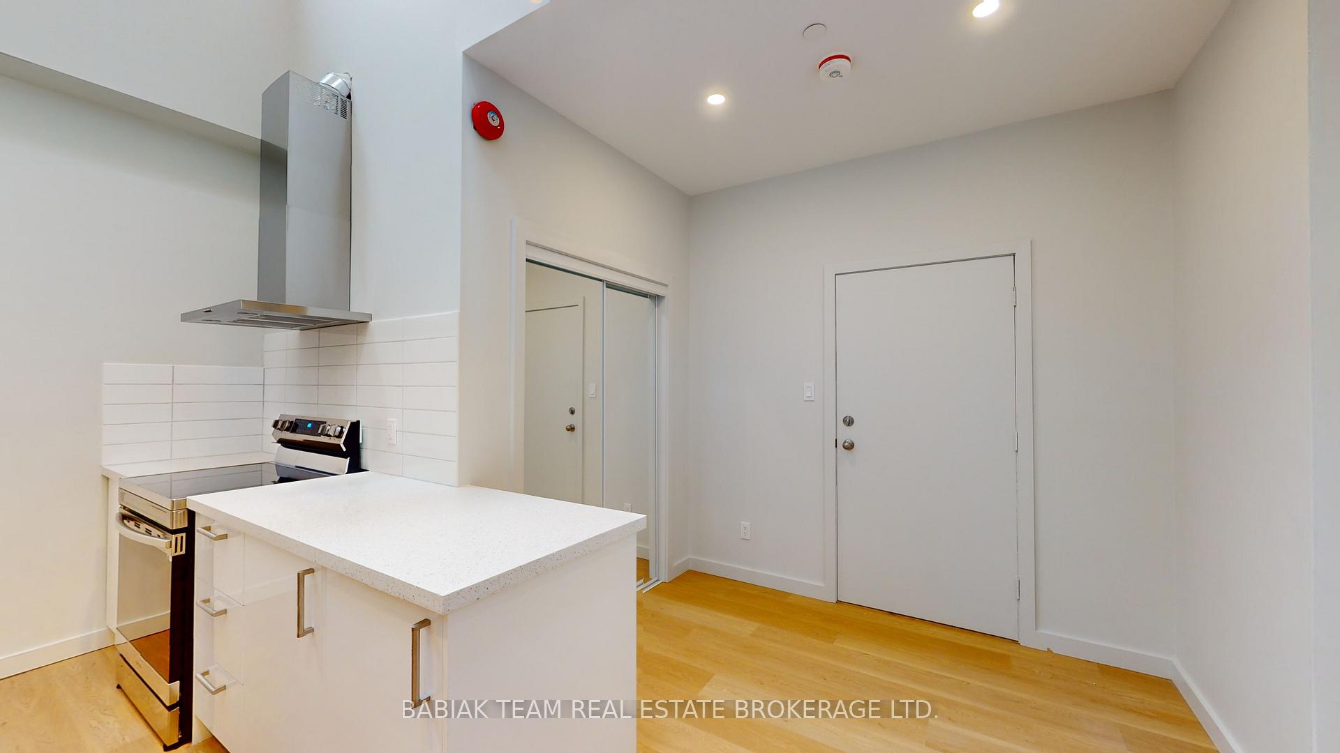 Photo 2 of Unit 203, 268 Jane Street, Toronto, Lambton Baby Point — HOMEH