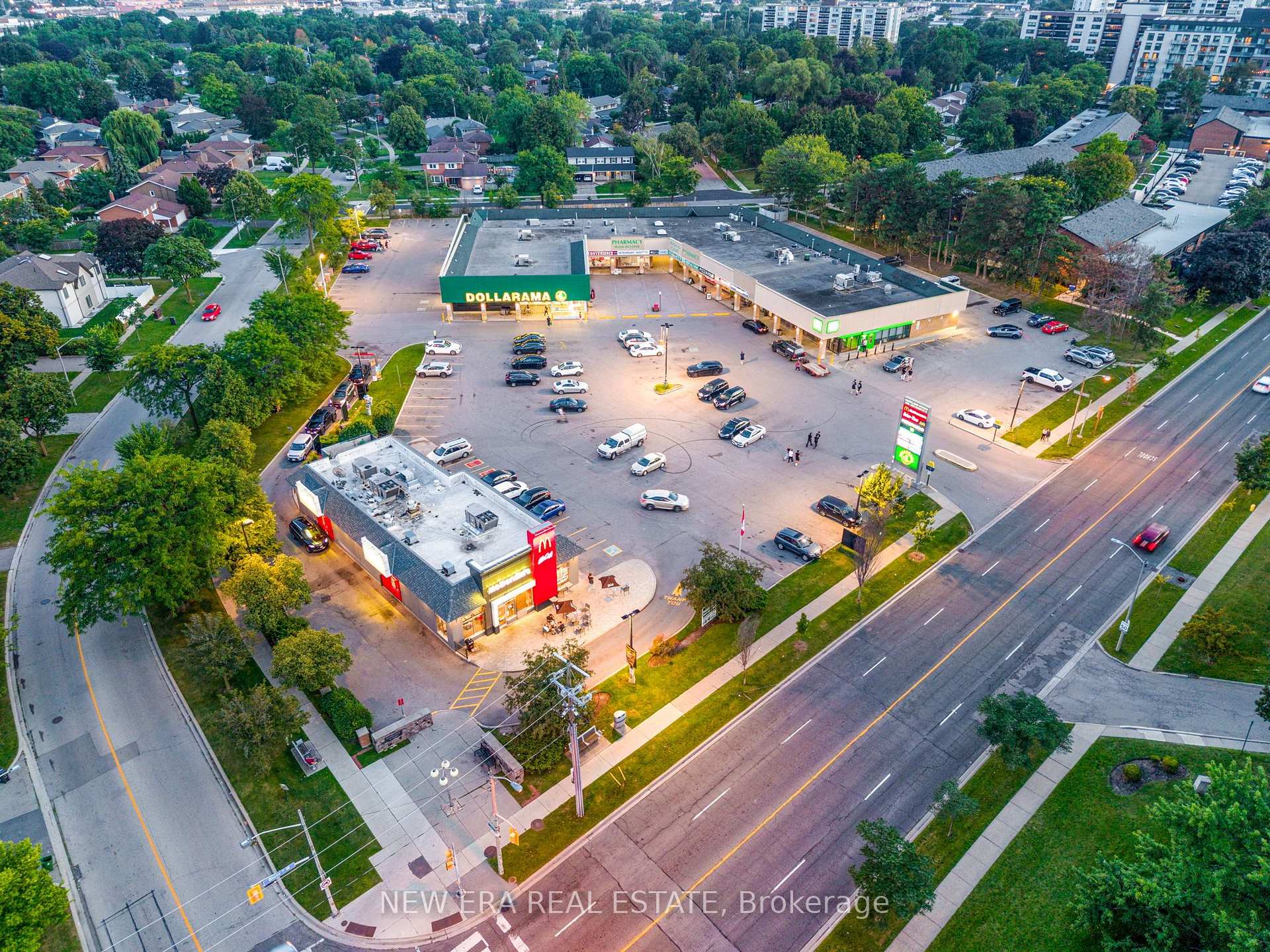 Photo 4 of 4246 Bloor Street W, Etobicoke, Markland Wood — HOMEH