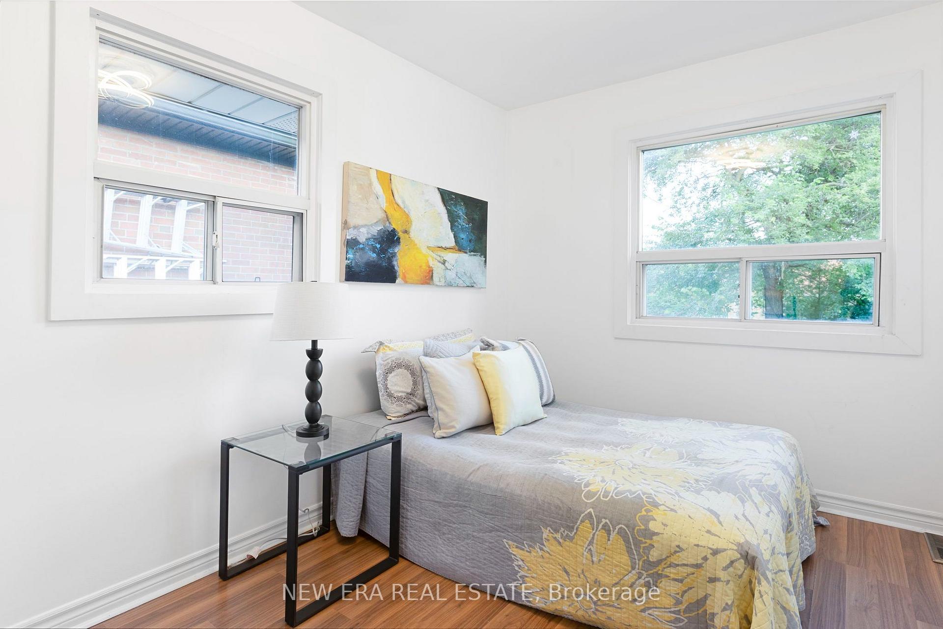 Photo 11 of 4246 Bloor Street W, Etobicoke, Markland Wood — HOMEH