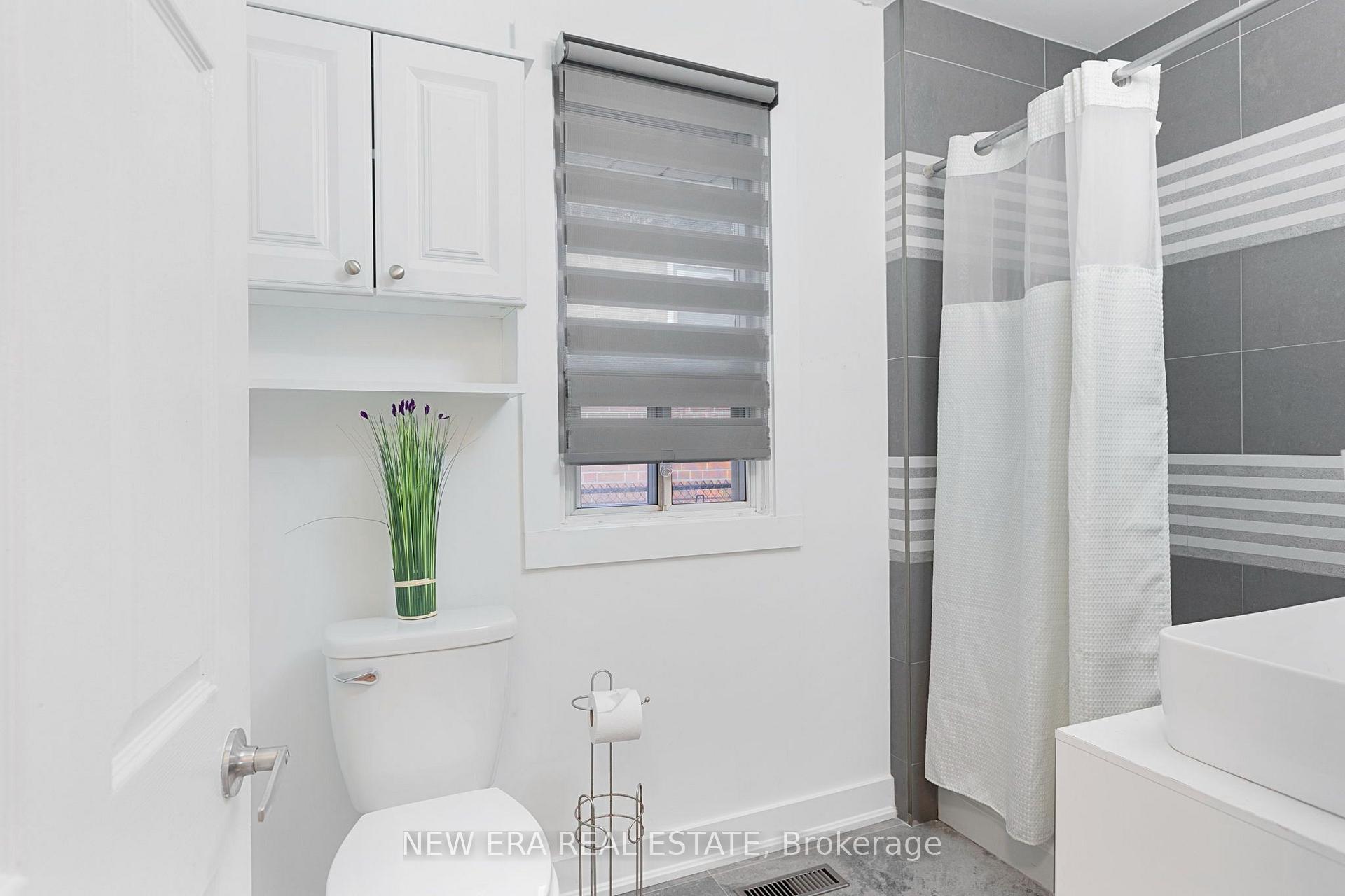 Photo 13 of 4246 Bloor Street W, Etobicoke, Markland Wood — HOMEH