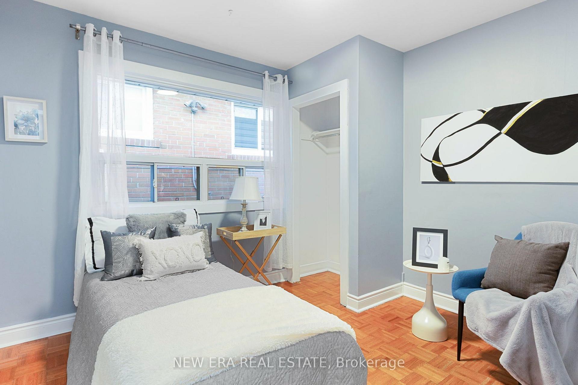 Photo 14 of 4246 Bloor Street W, Etobicoke, Markland Wood — HOMEH