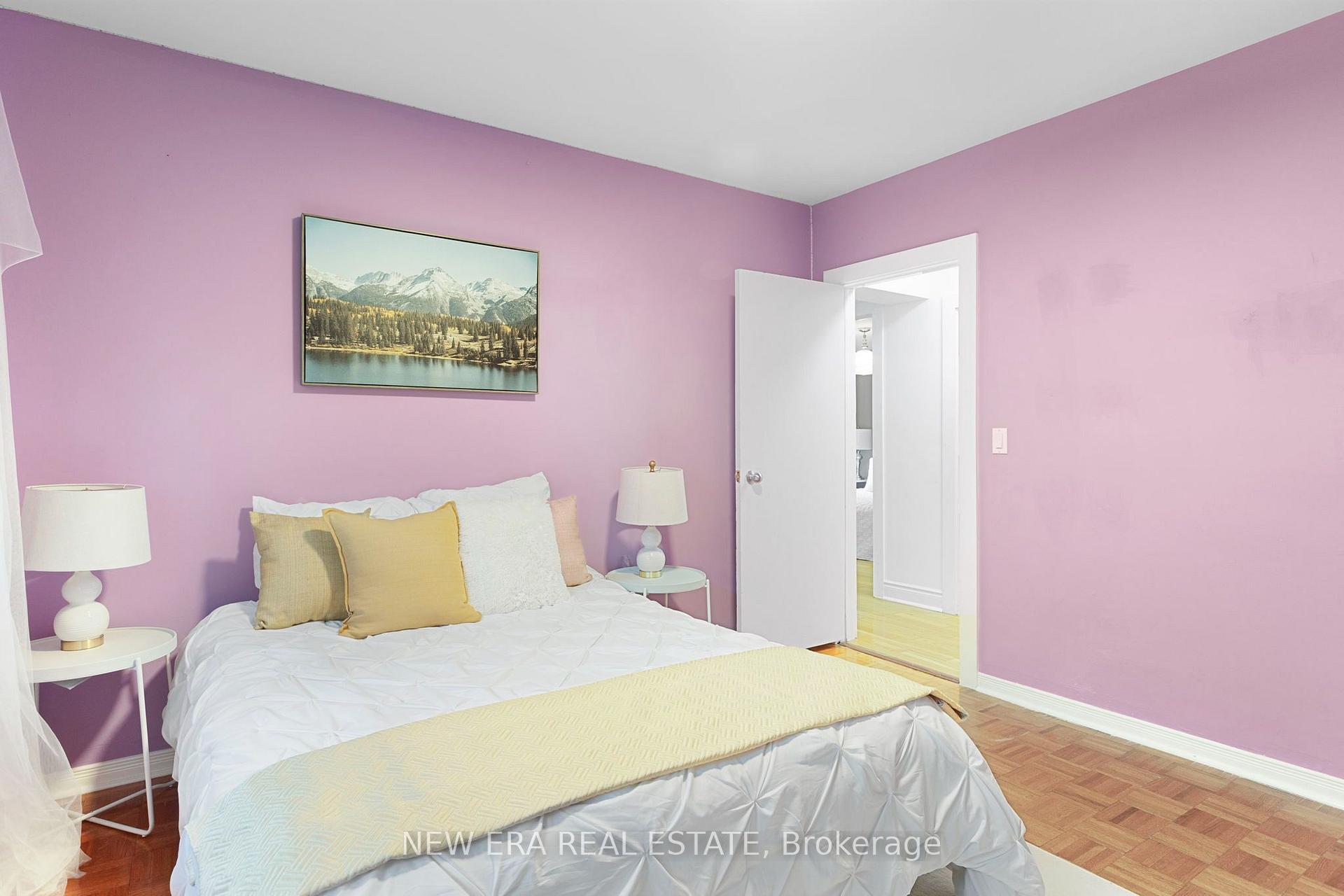 Photo 16 of 4246 Bloor Street W, Etobicoke, Markland Wood — HOMEH