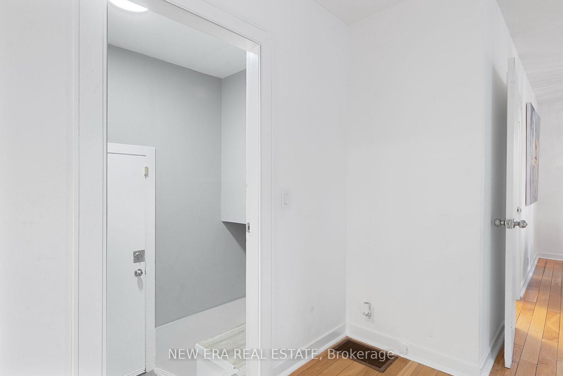 Photo 24 of 4246 Bloor Street W, Etobicoke, Markland Wood — HOMEH