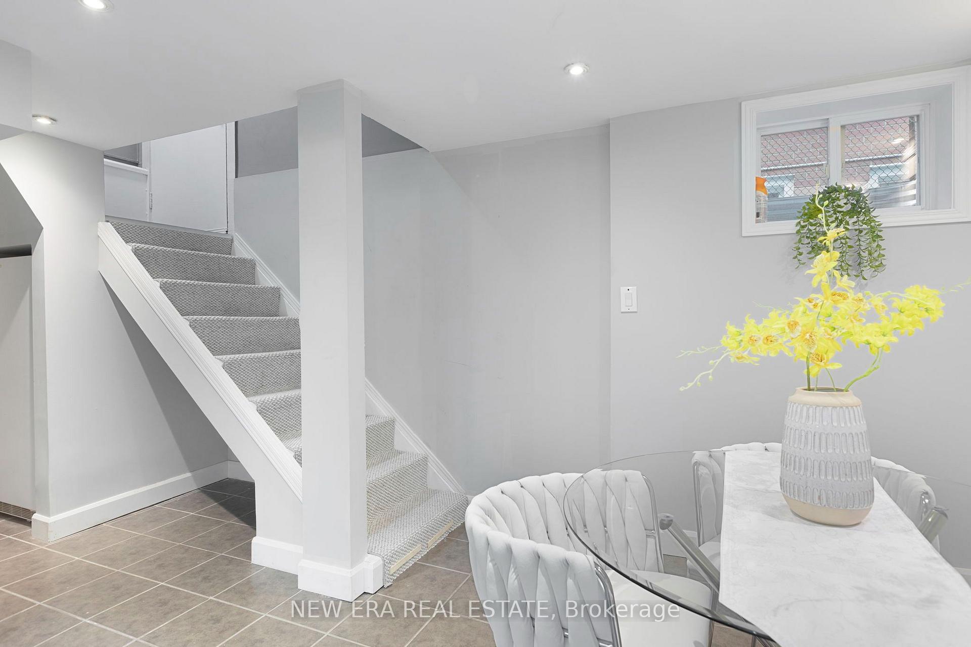 Photo 25 of 4246 Bloor Street W, Etobicoke, Markland Wood — HOMEH