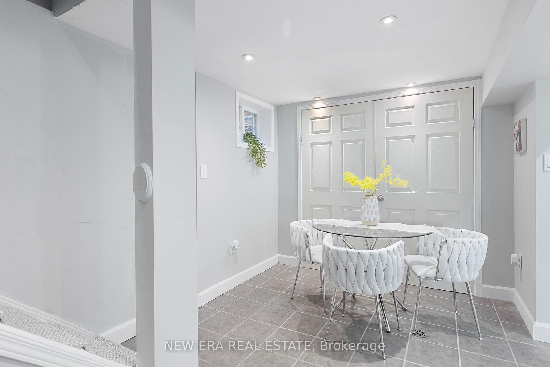 Photo 26 of 4246 Bloor Street W, Etobicoke, Markland Wood — HOMEH