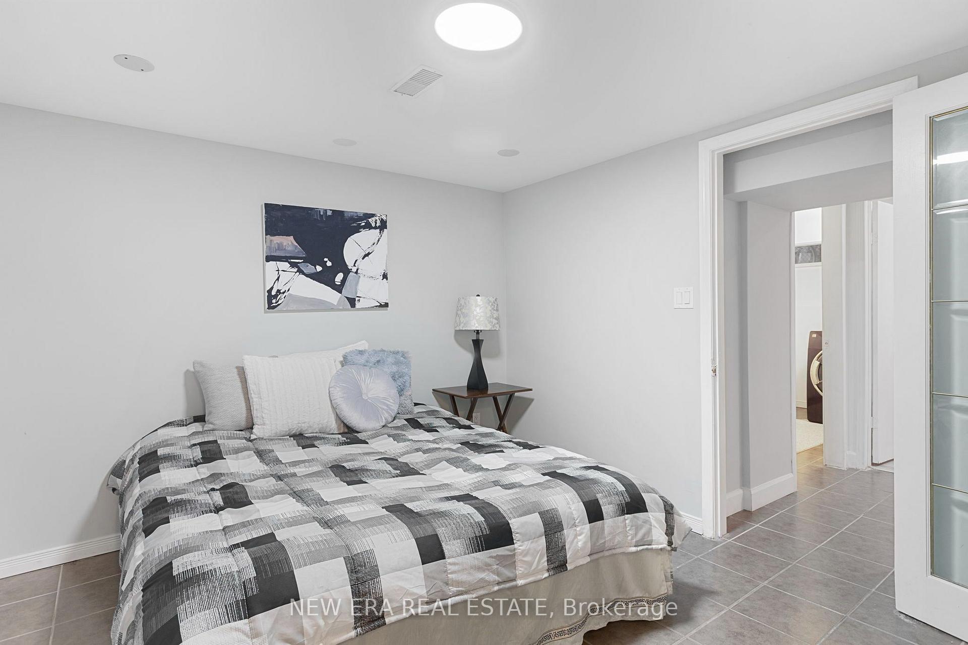 Photo 29 of 4246 Bloor Street W, Etobicoke, Markland Wood — HOMEH