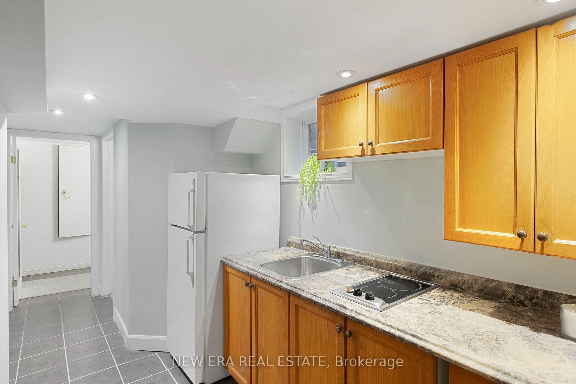 Photo 32 of 4246 Bloor Street W, Etobicoke, Markland Wood — HOMEH