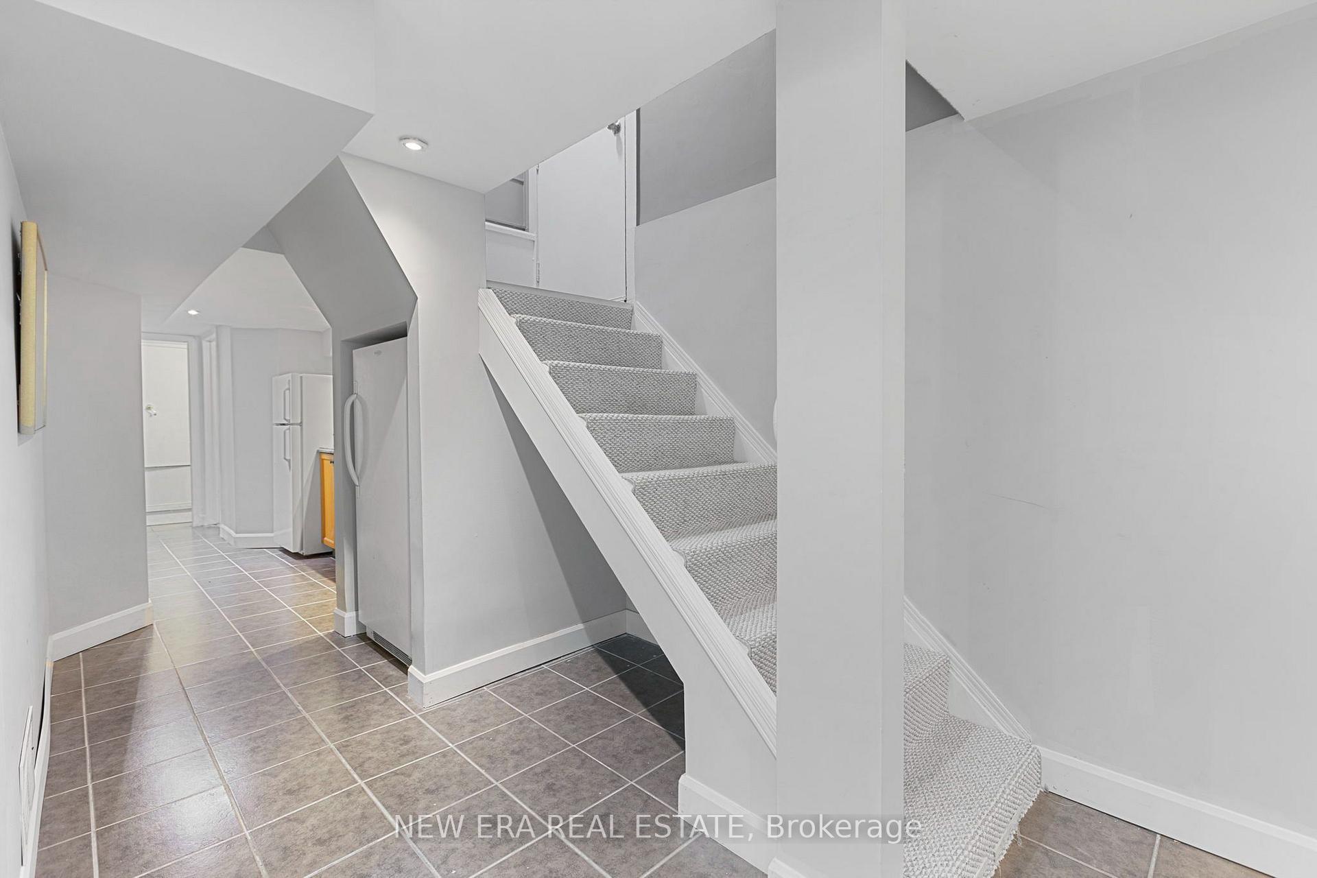 Photo 34 of 4246 Bloor Street W, Etobicoke, Markland Wood — HOMEH