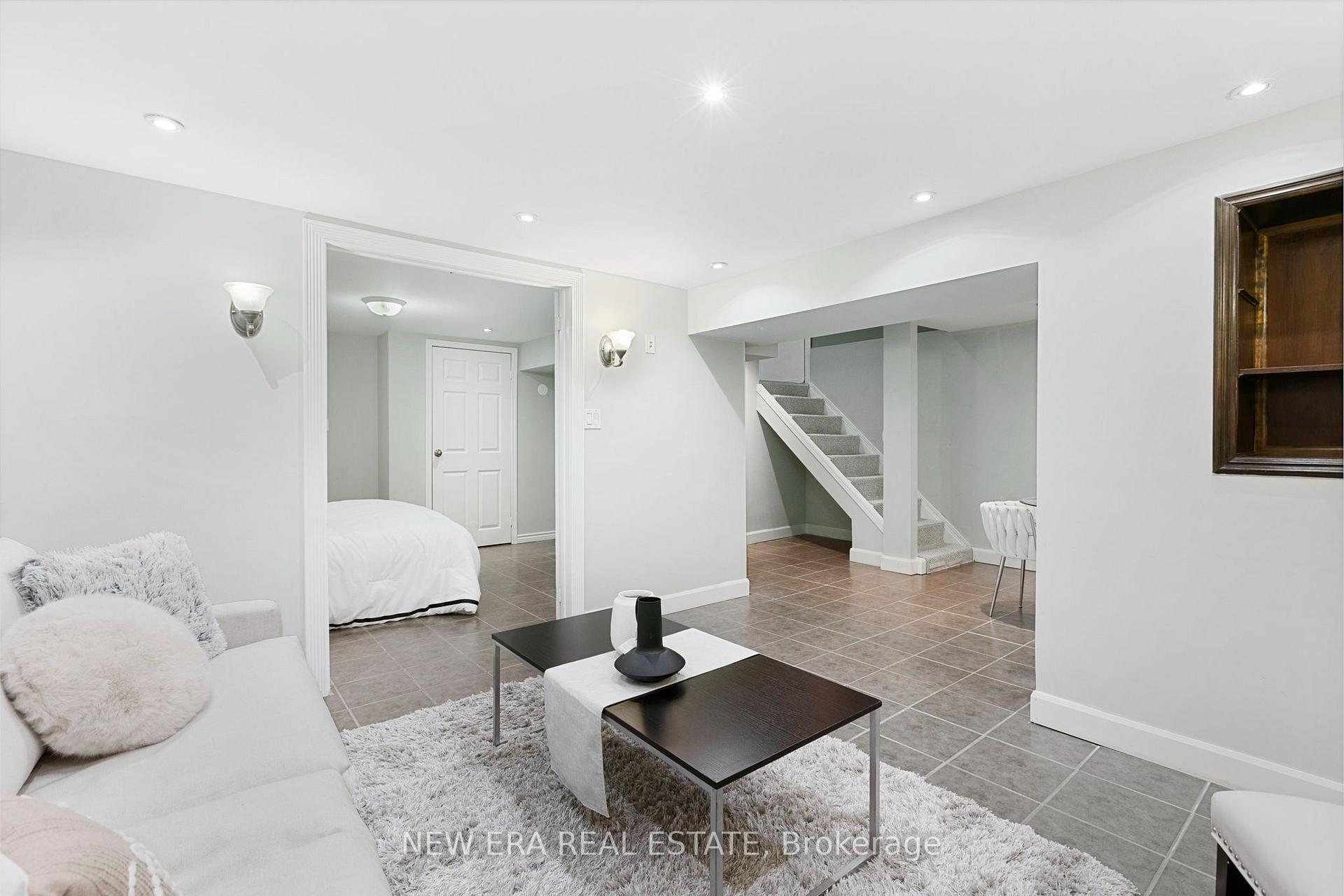 Photo 36 of 4246 Bloor Street W, Etobicoke, Markland Wood — HOMEH