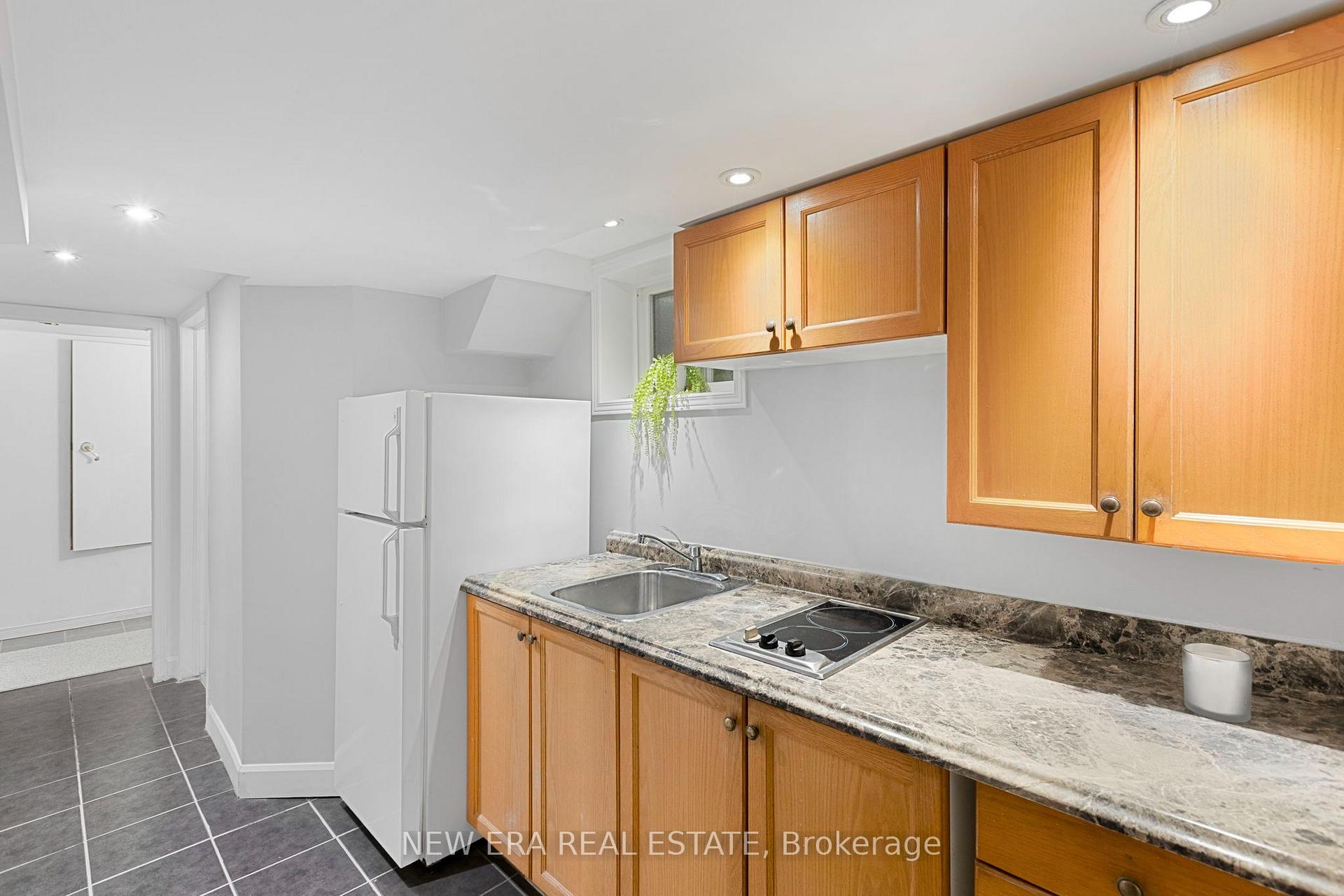Photo 38 of 4246 Bloor Street W, Etobicoke, Markland Wood — HOMEH