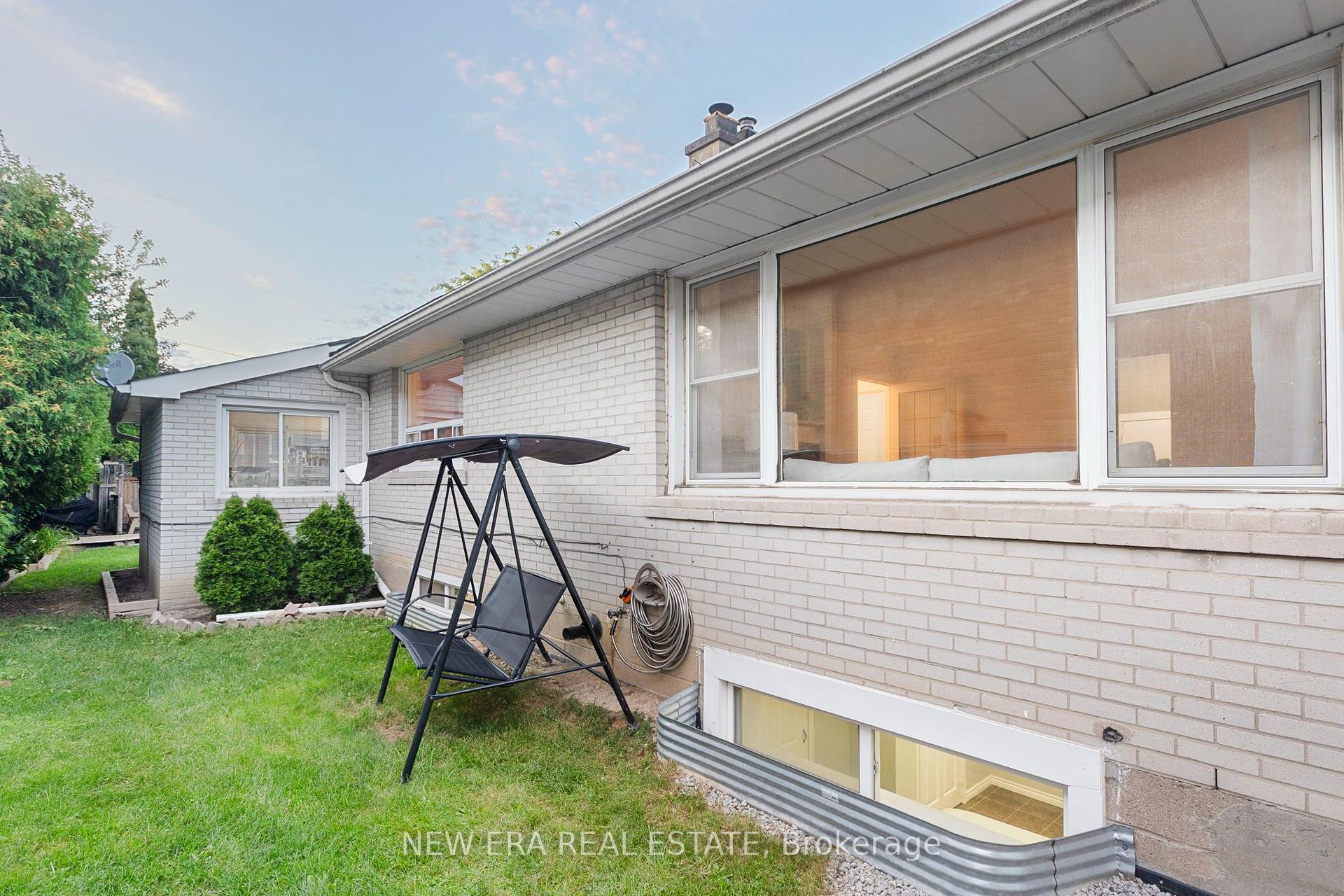 Photo 47 of 4246 Bloor Street W, Etobicoke, Markland Wood — HOMEH