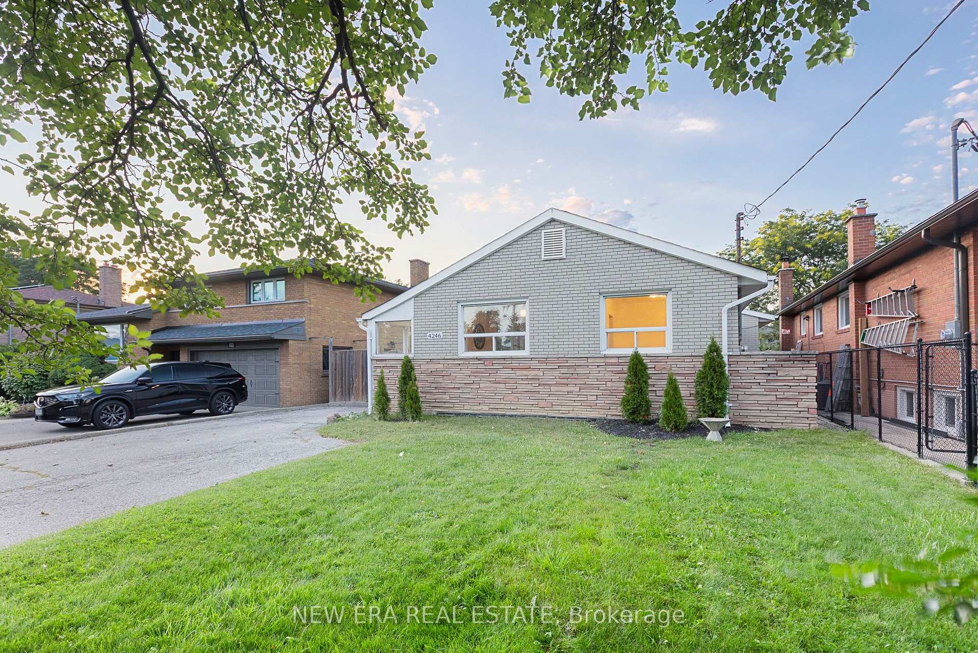 Photo 48 of 4246 Bloor Street W, Etobicoke, Markland Wood — HOMEH
