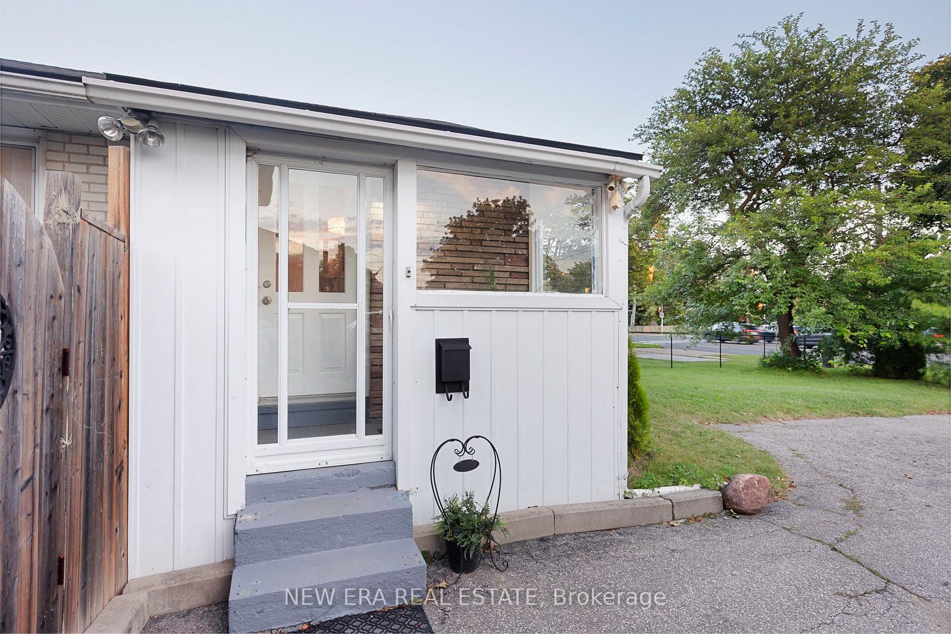 Photo 50 of 4246 Bloor Street W, Etobicoke, Markland Wood — HOMEH