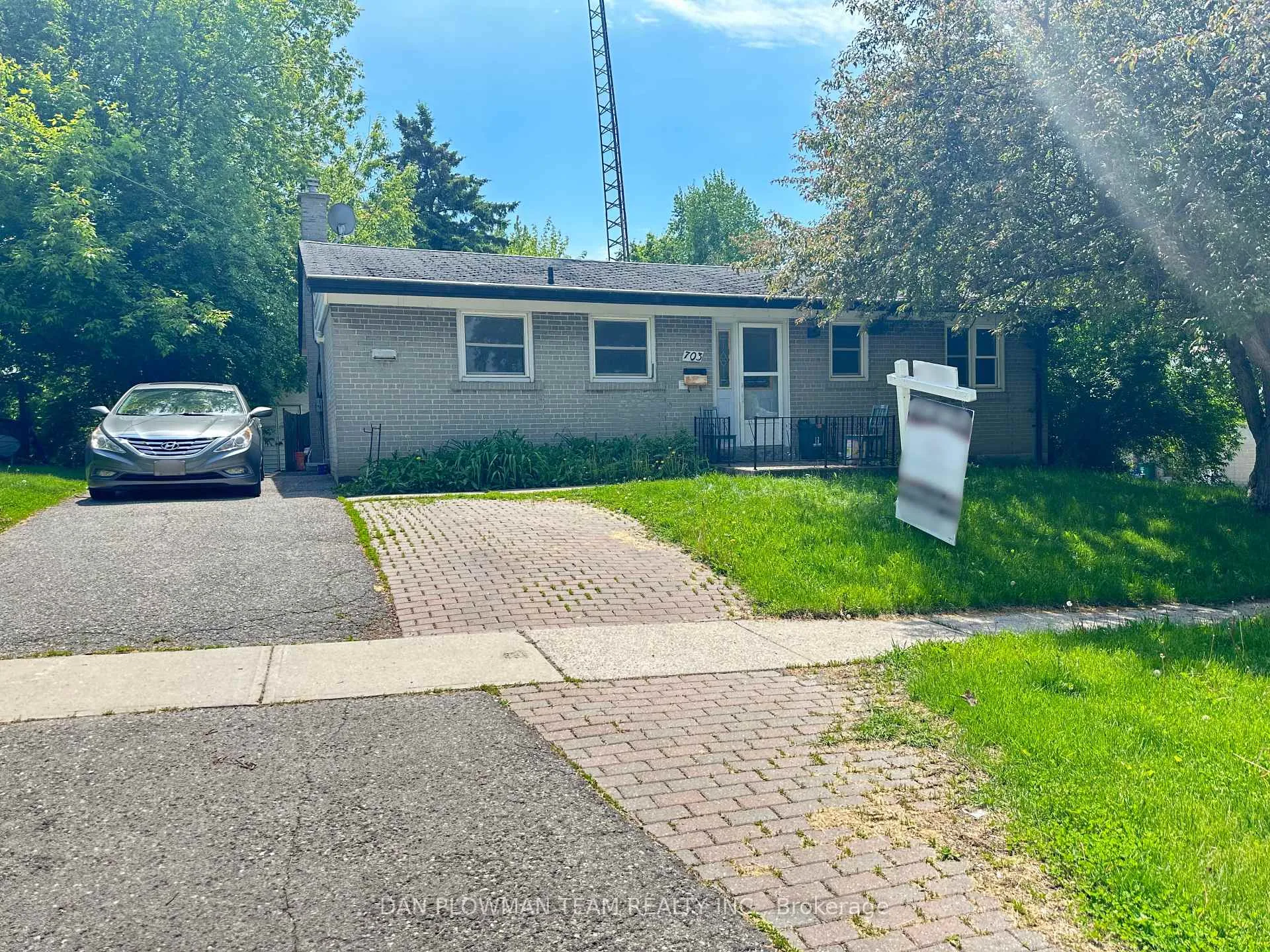 Photo 2 of 703 Clarence Drive, Whitby, Downtown Whitby — HOMEH