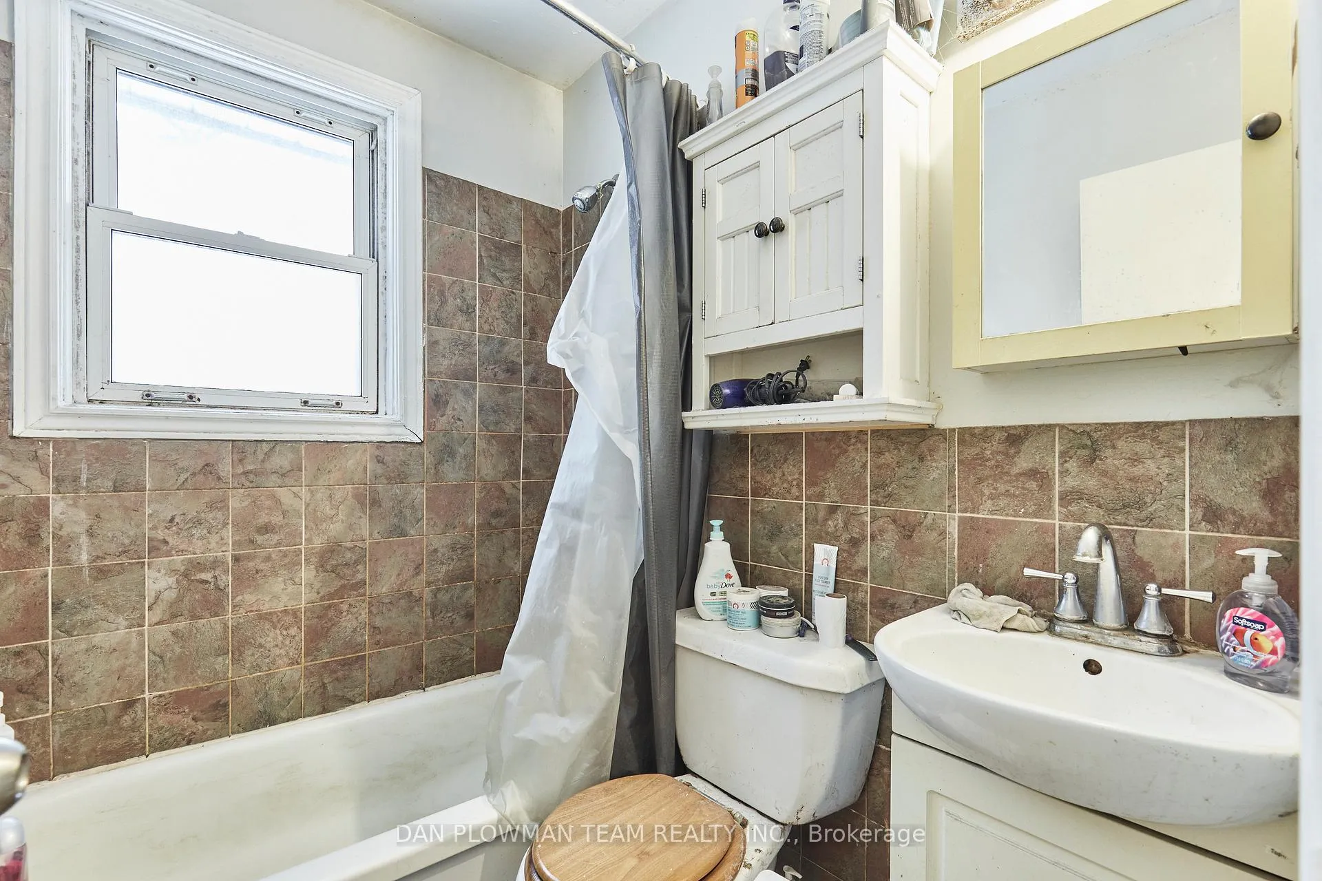 Photo 14 of 703 Clarence Drive, Whitby, Downtown Whitby — HOMEH
