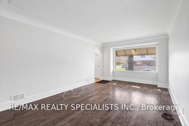 Photo 9 of Unit Upper, 2 East 41st Street, Hamilton, Sunninghill — HOMEH
