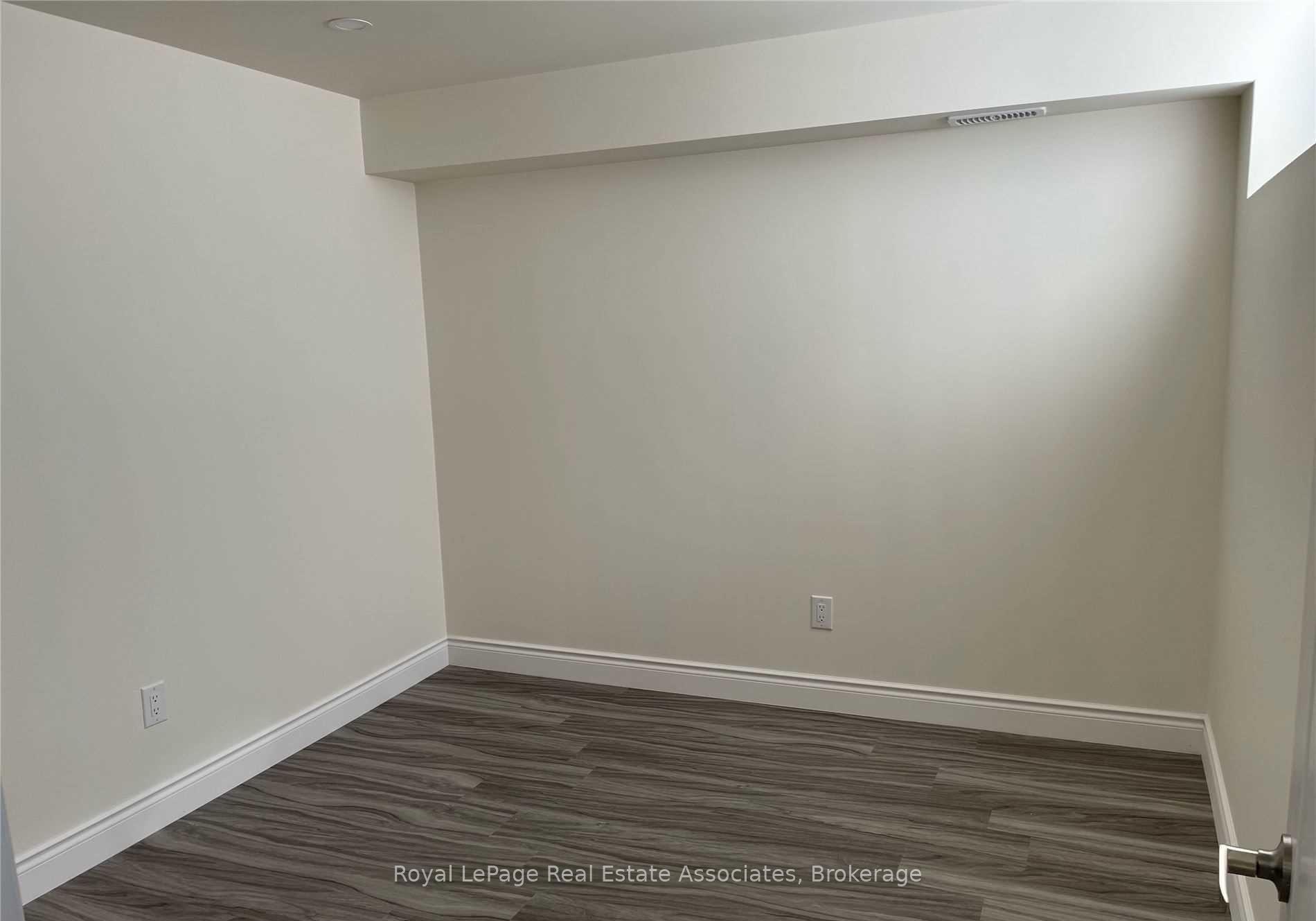 Photo 7 of Unit Bsmt, 35 Elysian Fields Circle, Brampton, Bram West — HOMEH