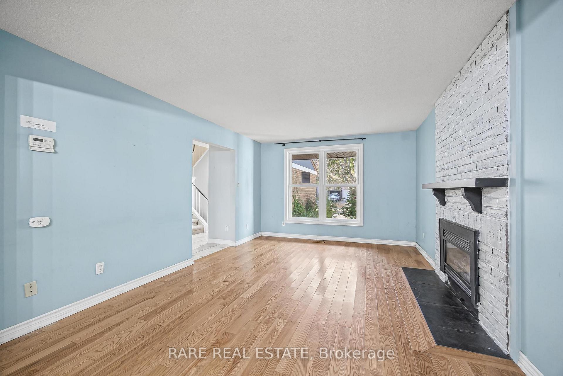 Photo 3 of 17 Glaceport Avenue, Hamilton, Dundas — HOMEH