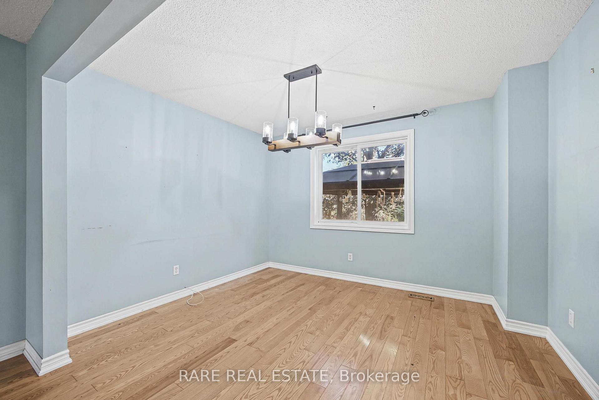 Photo 5 of 17 Glaceport Avenue, Hamilton, Dundas — HOMEH