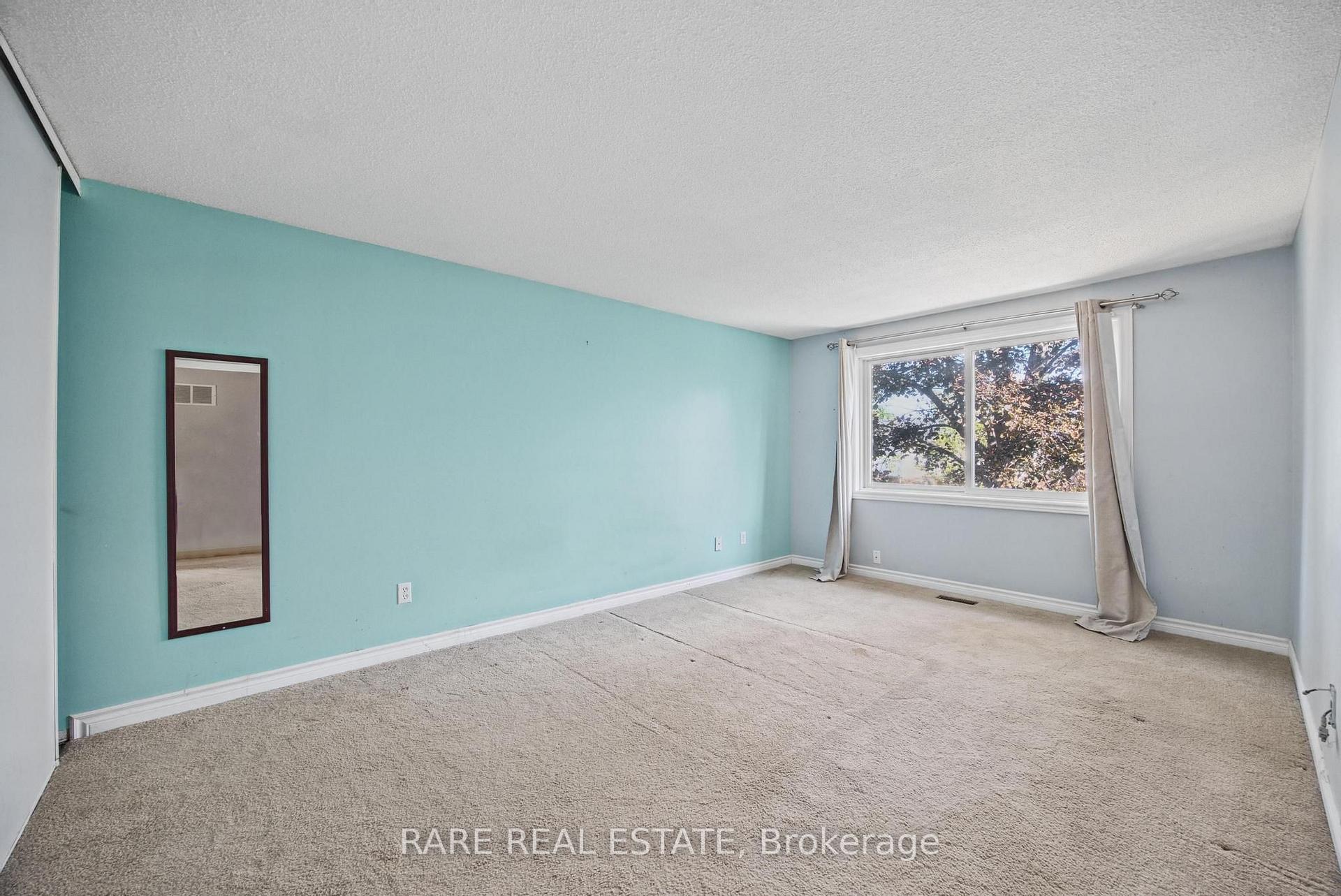 Photo 12 of 17 Glaceport Avenue, Hamilton, Dundas — HOMEH