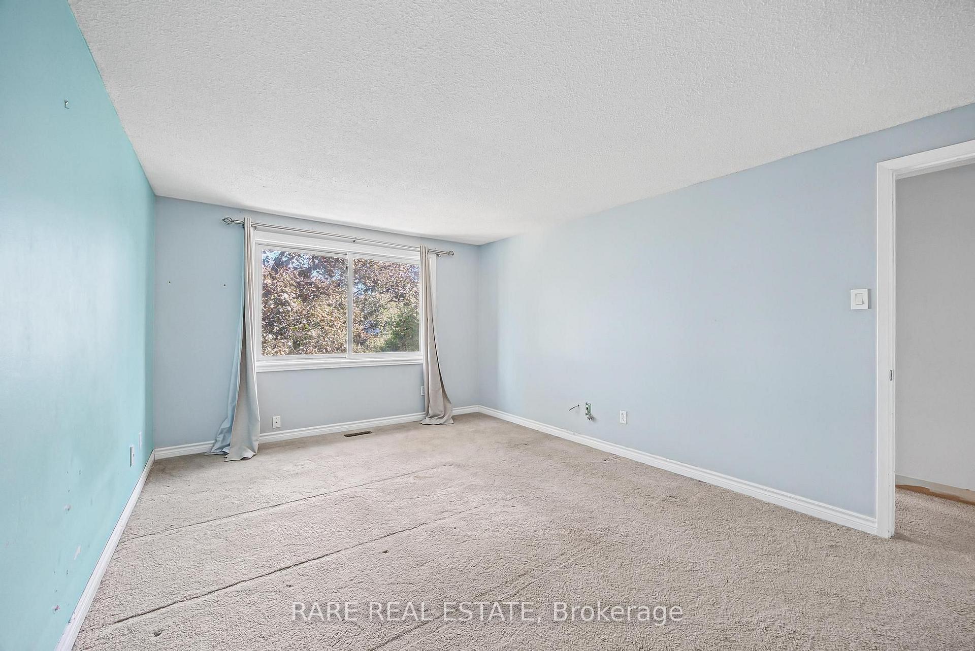Photo 13 of 17 Glaceport Avenue, Hamilton, Dundas — HOMEH