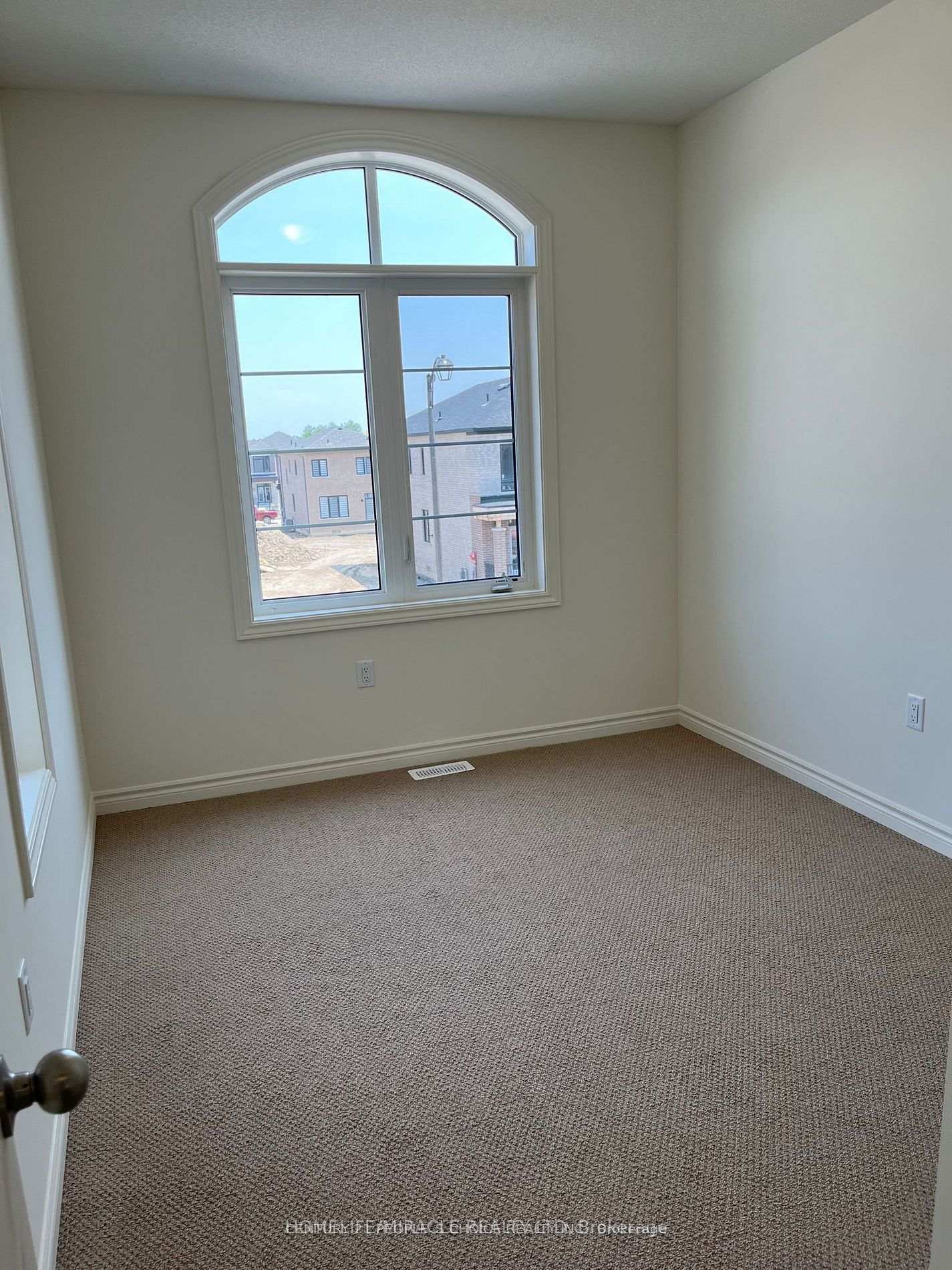 Photo 17 of 2144 Coppermine Street, Oshawa, Kedron — HOMEH