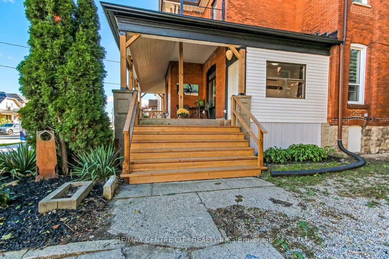 Photo 3 of 20 Alma Street, St. Thomas — HOMEH