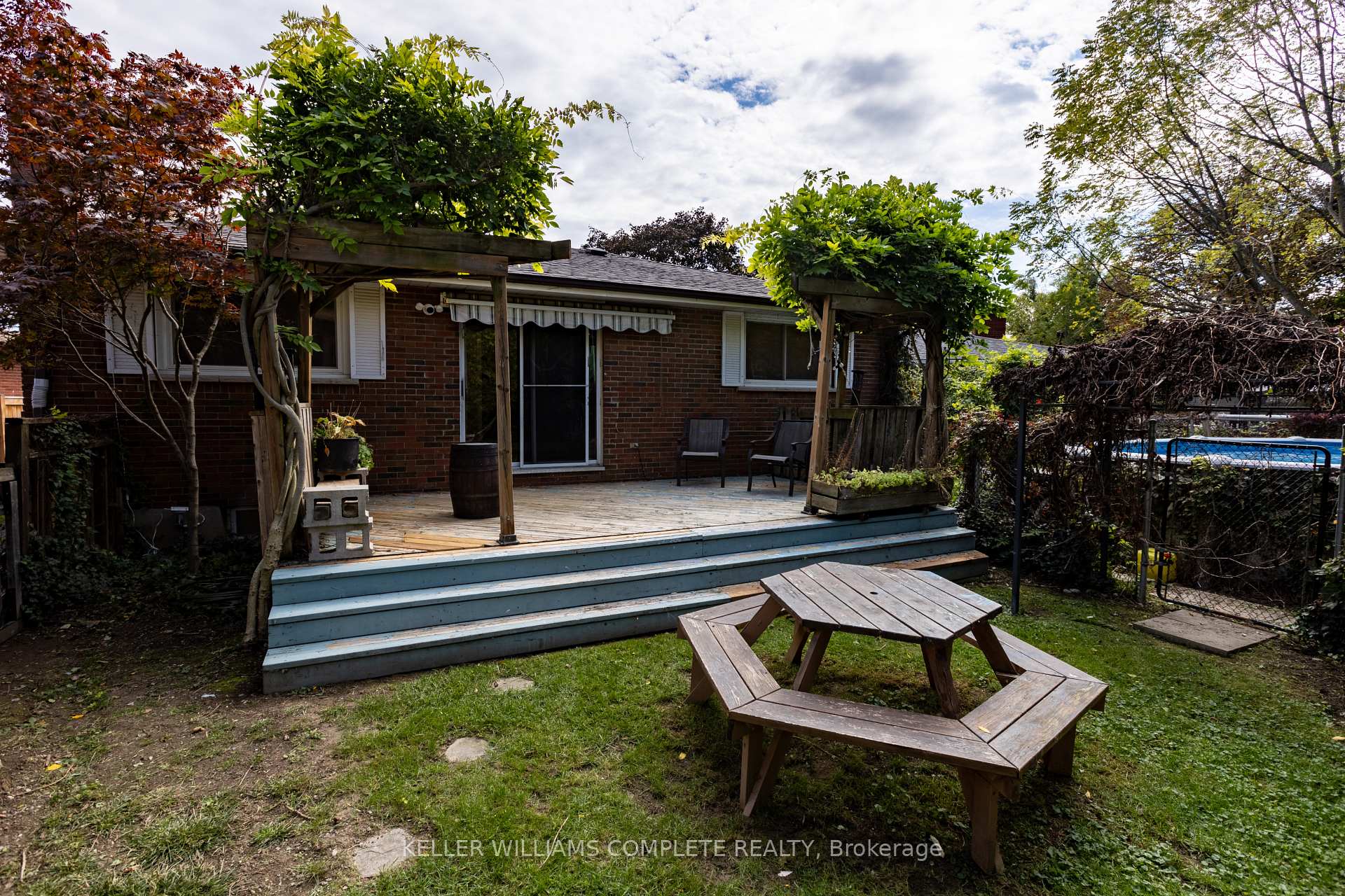 Photo 5 of 9 Glen Avenue, St. Catharines, Western Hill — HOMEH