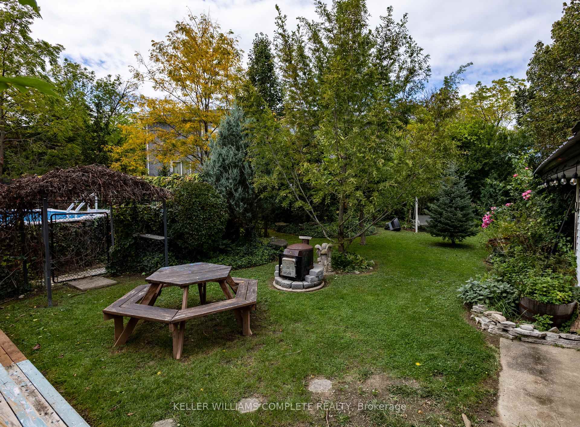 Photo 6 of 9 Glen Avenue, St. Catharines, Western Hill — HOMEH