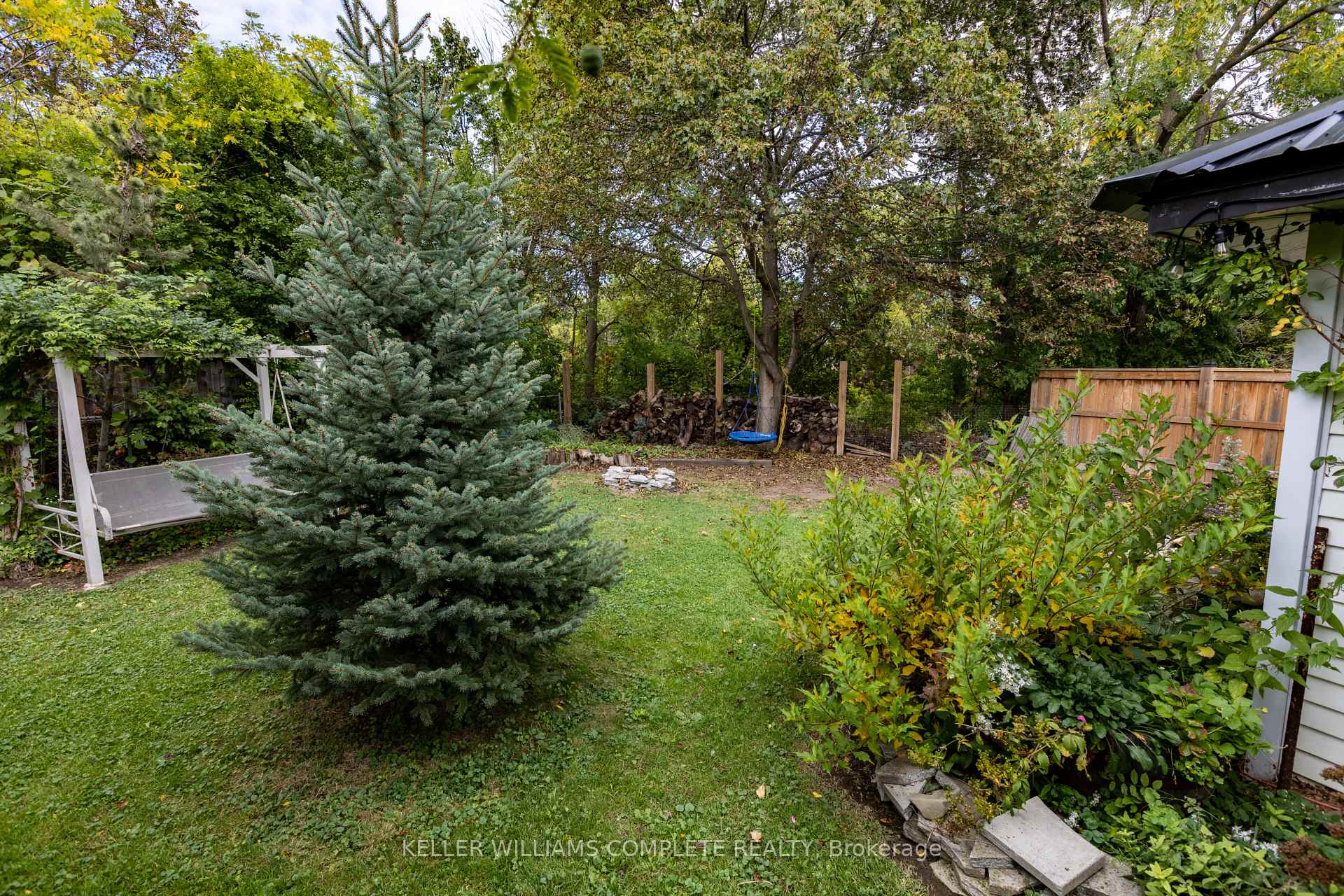 Photo 8 of 9 Glen Avenue, St. Catharines, Western Hill — HOMEH