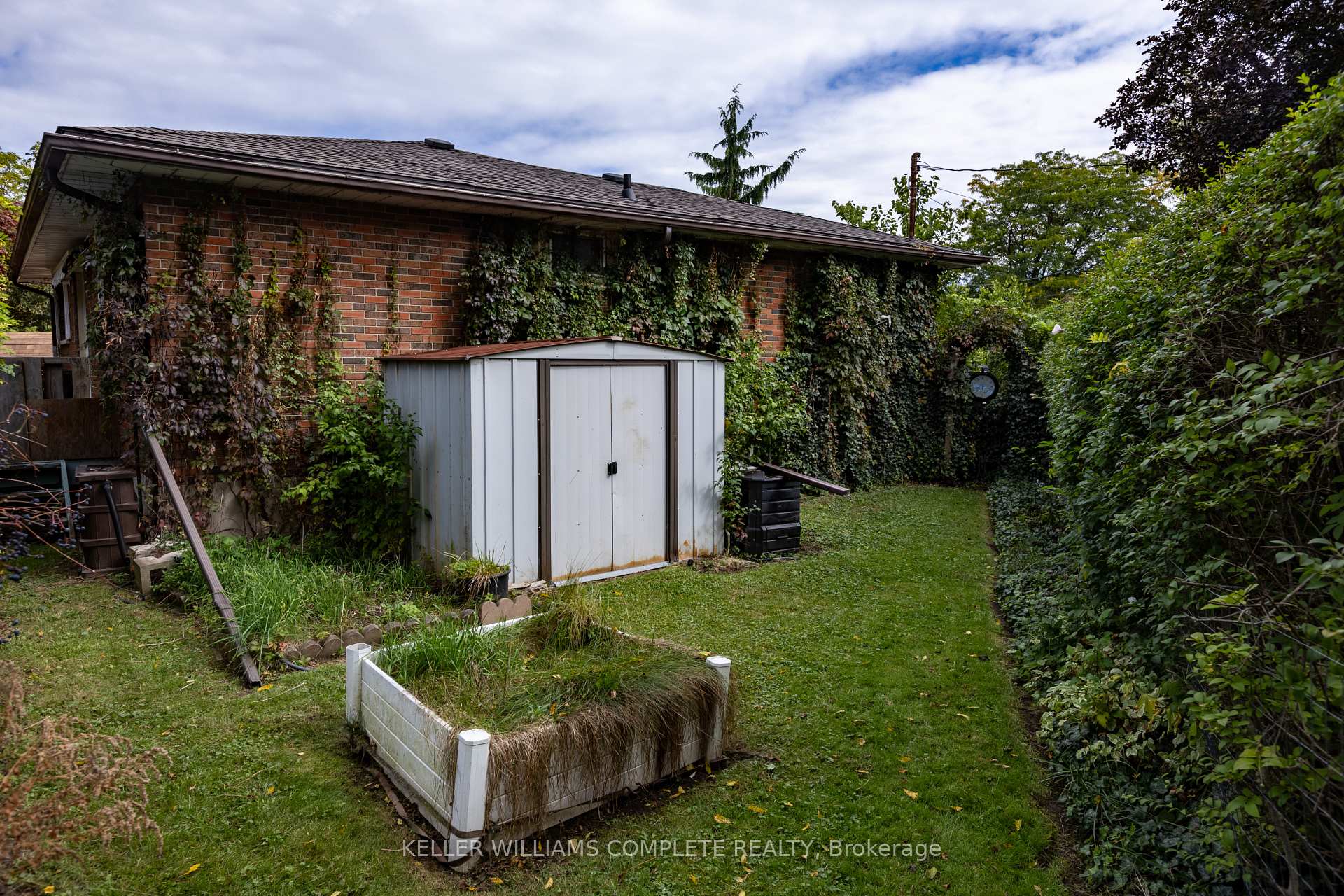 Photo 12 of 9 Glen Avenue, St. Catharines, Western Hill — HOMEH
