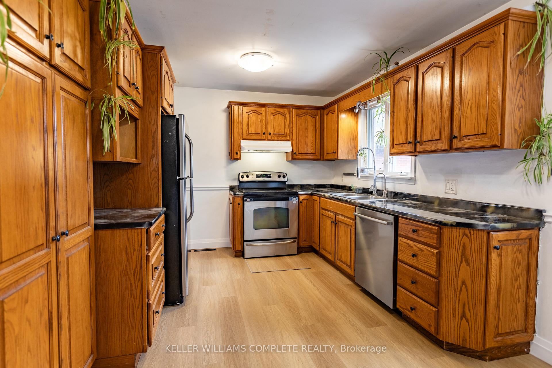 Photo 17 of 9 Glen Avenue, St. Catharines, Western Hill — HOMEH
