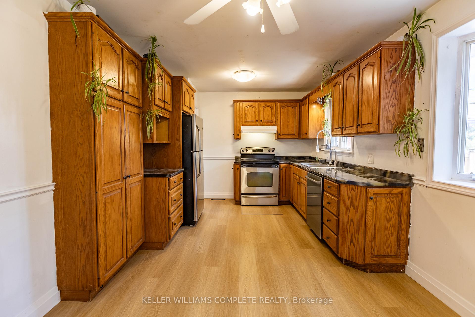 Photo 18 of 9 Glen Avenue, St. Catharines, Western Hill — HOMEH