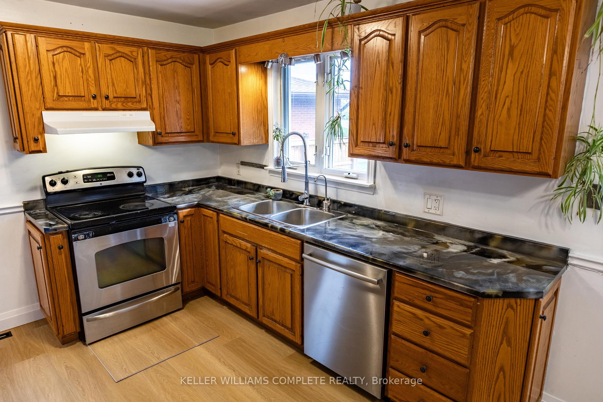 Photo 19 of 9 Glen Avenue, St. Catharines, Western Hill — HOMEH