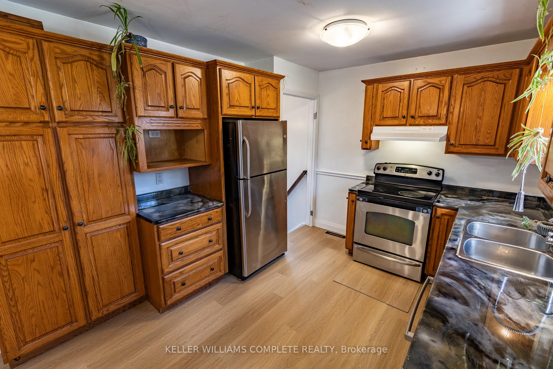 Photo 20 of 9 Glen Avenue, St. Catharines, Western Hill — HOMEH