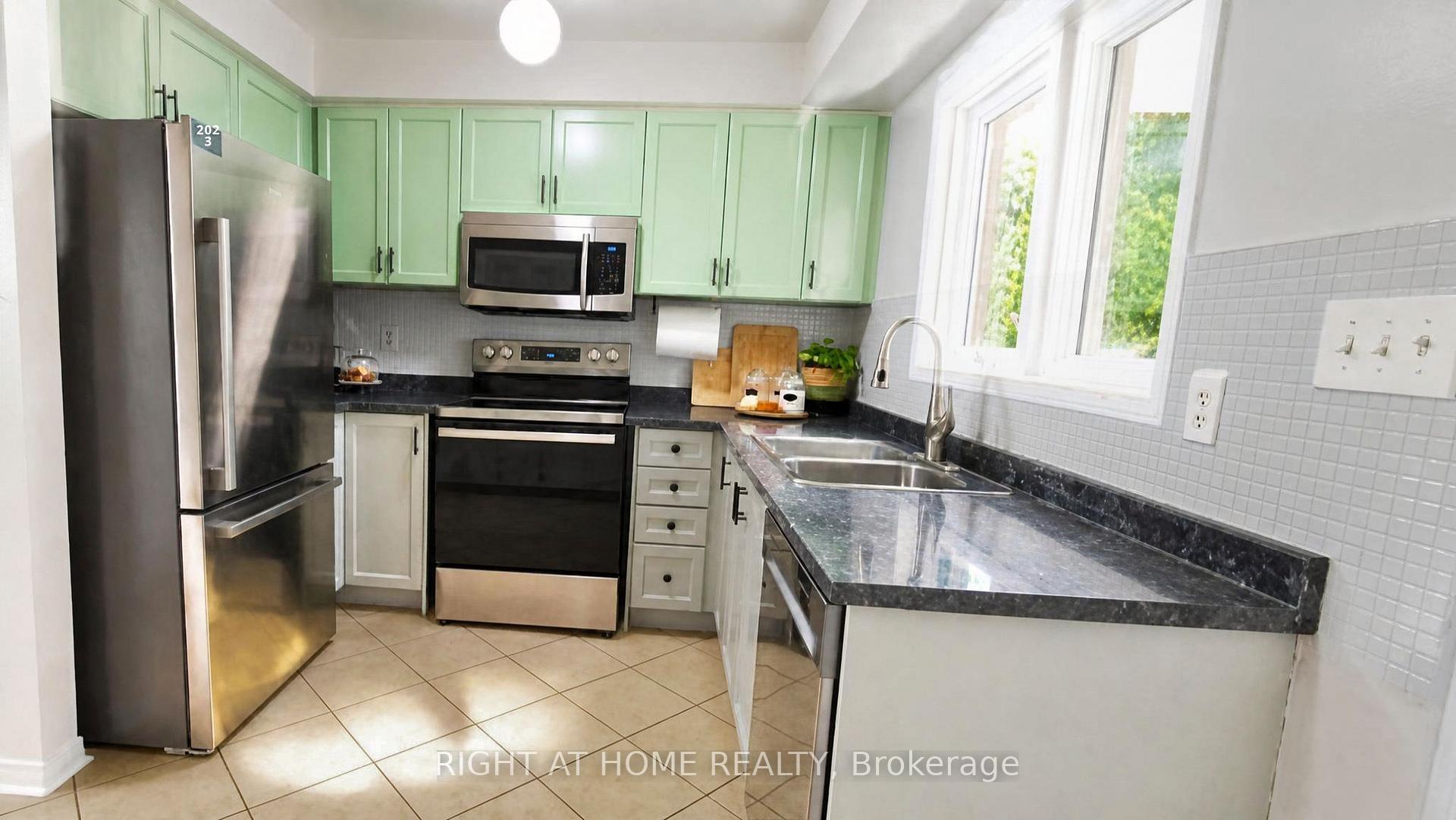 Photo 33 of Unit BL43, 43 Brickworks Lane, Toronto, Junction Area — HOMEH