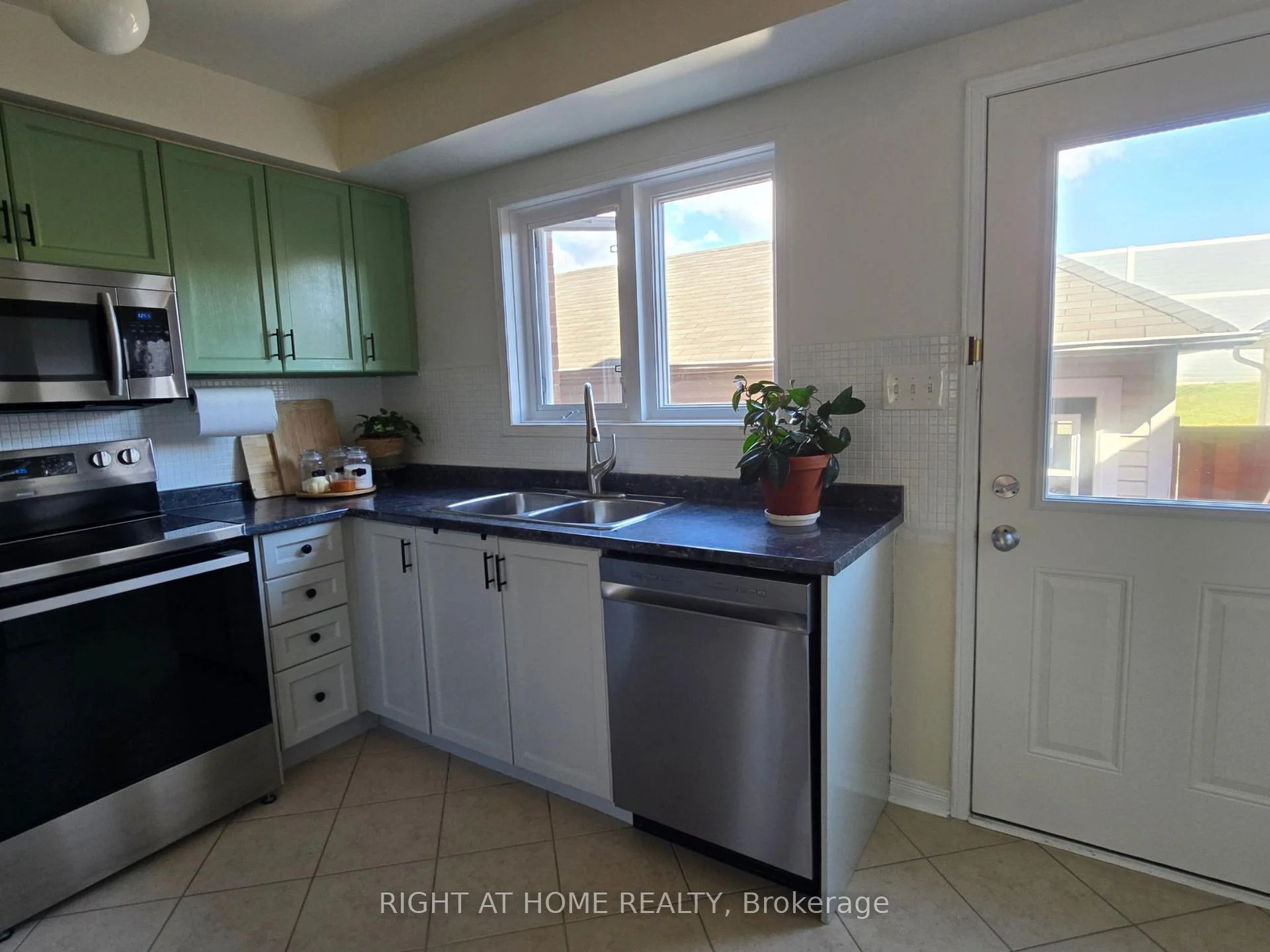 Photo 29 of Unit BL43, 43 Brickworks Lane, Toronto, Junction Area — HOMEH