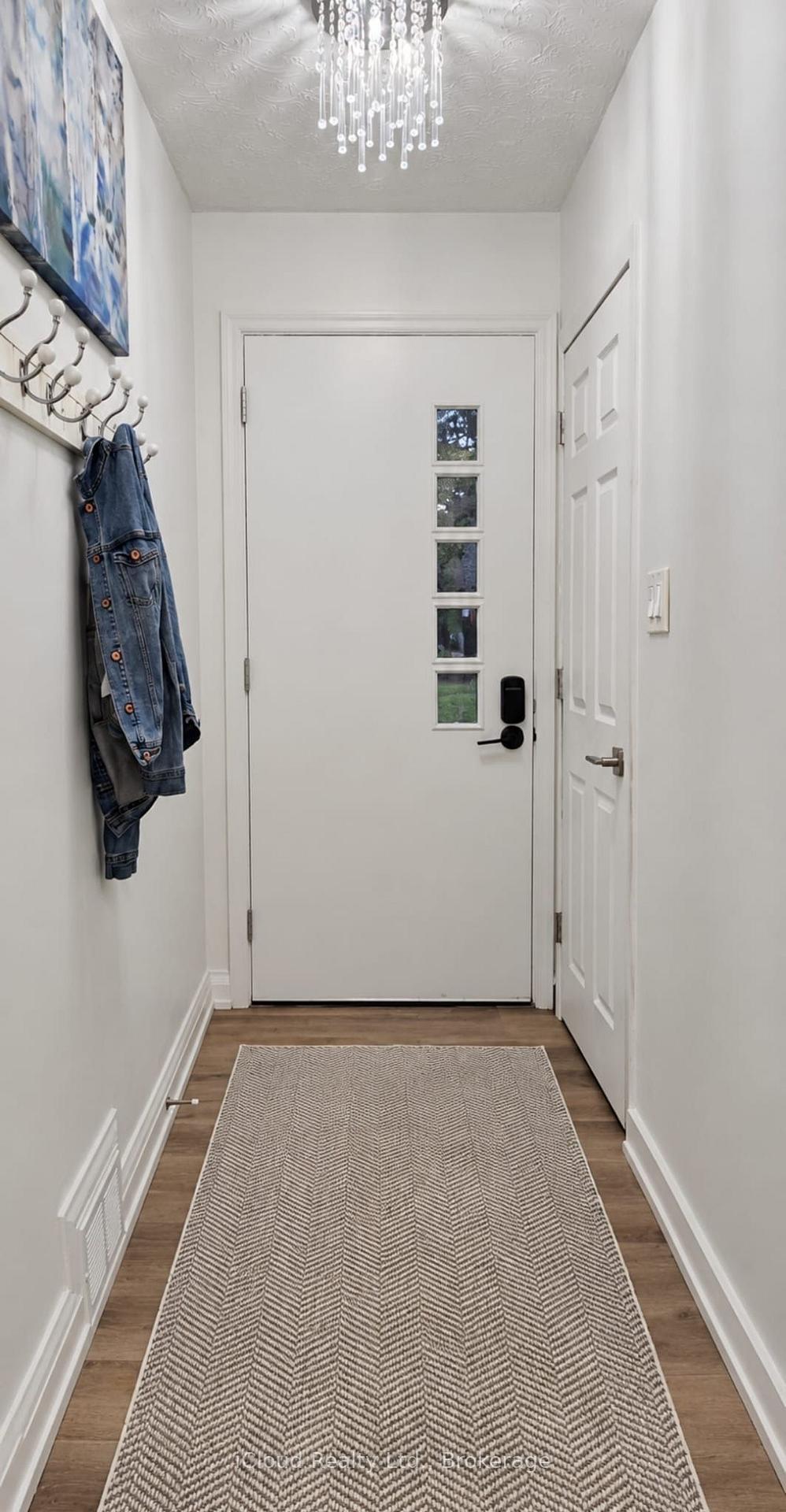 Photo 2 of Unit Upper, 27 Inchcliffe Crescent, Etobicoke, Humber Heights — HOMEH