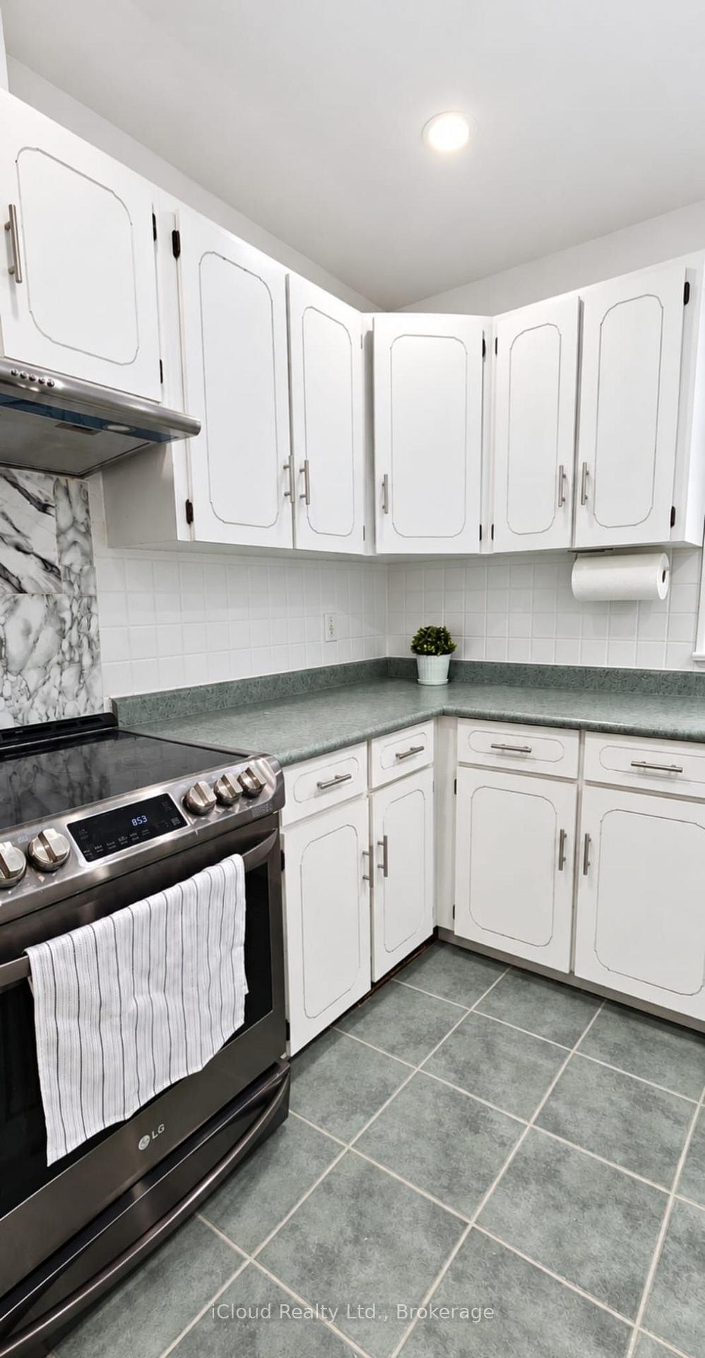 Photo 4 of Unit Upper, 27 Inchcliffe Crescent, Etobicoke, Humber Heights — HOMEH