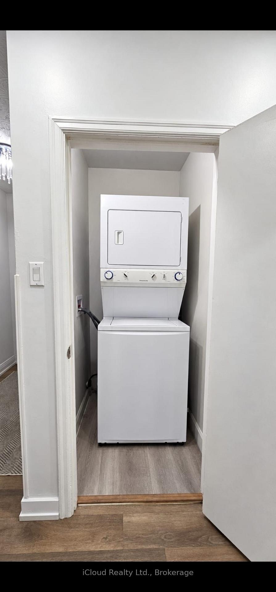Photo 6 of Unit Upper, 27 Inchcliffe Crescent, Etobicoke, Humber Heights — HOMEH