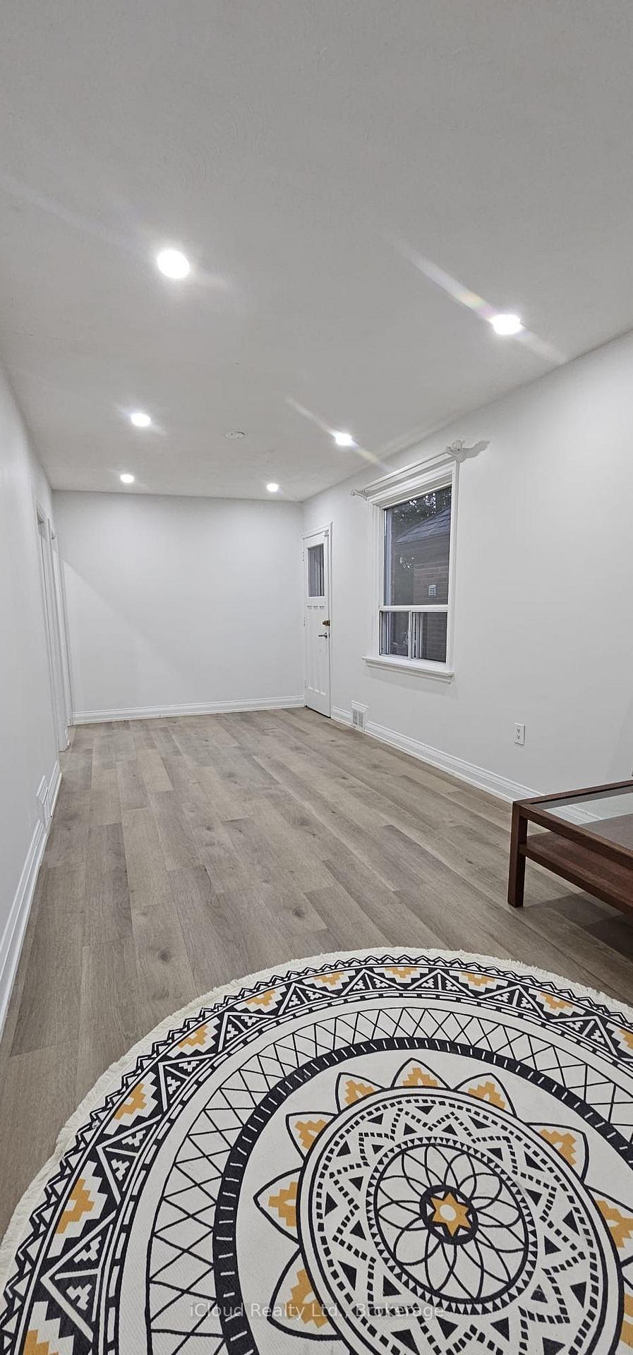 Photo 10 of Unit Upper, 27 Inchcliffe Crescent, Etobicoke, Humber Heights — HOMEH
